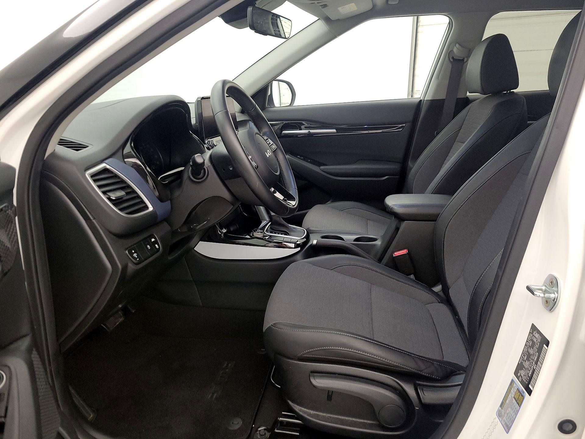 Thumbnail: 2023 Kia Seltos - 11