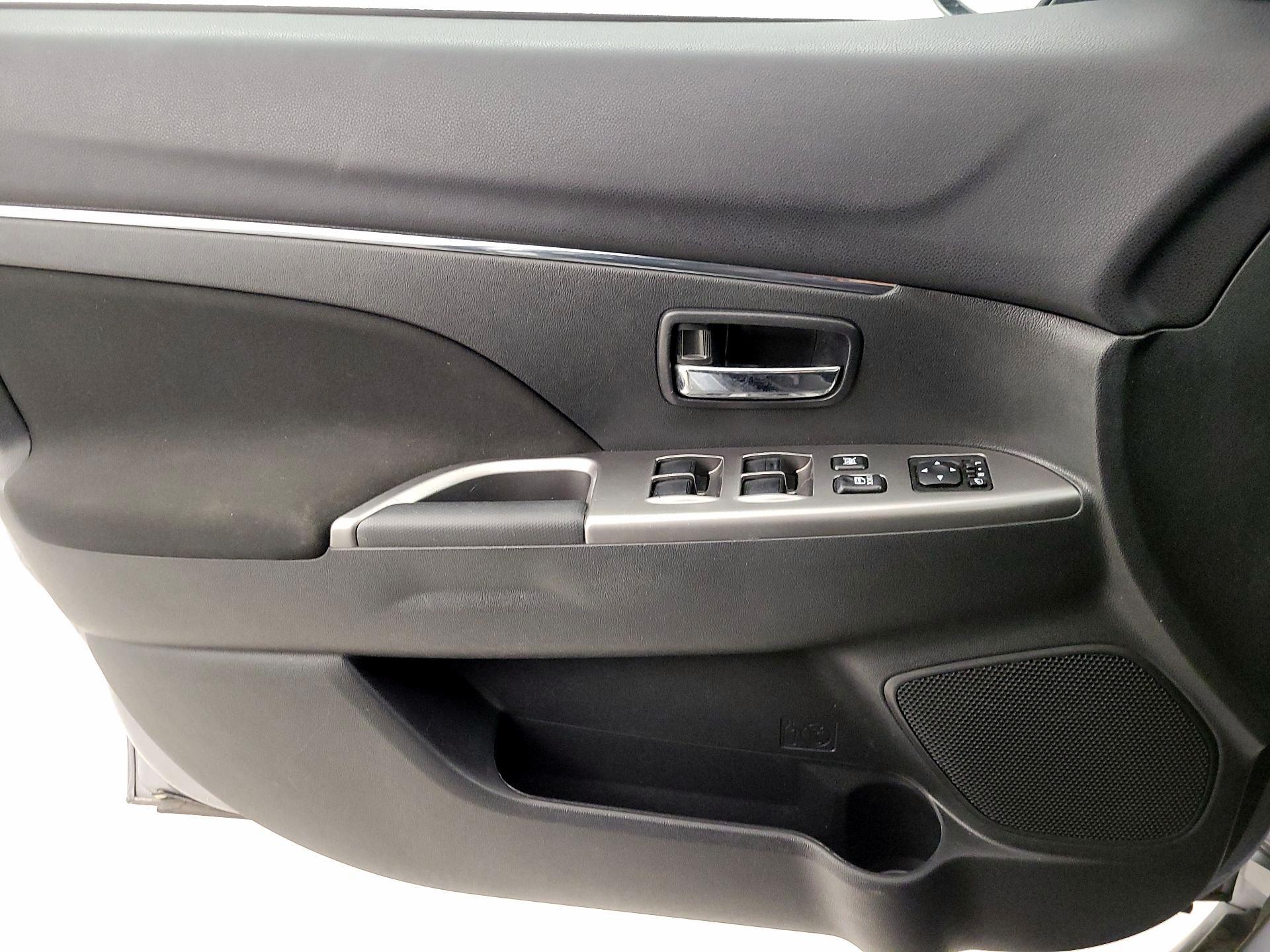 Thumbnail: 2019 Mitsubishi Outlander Sport - 12