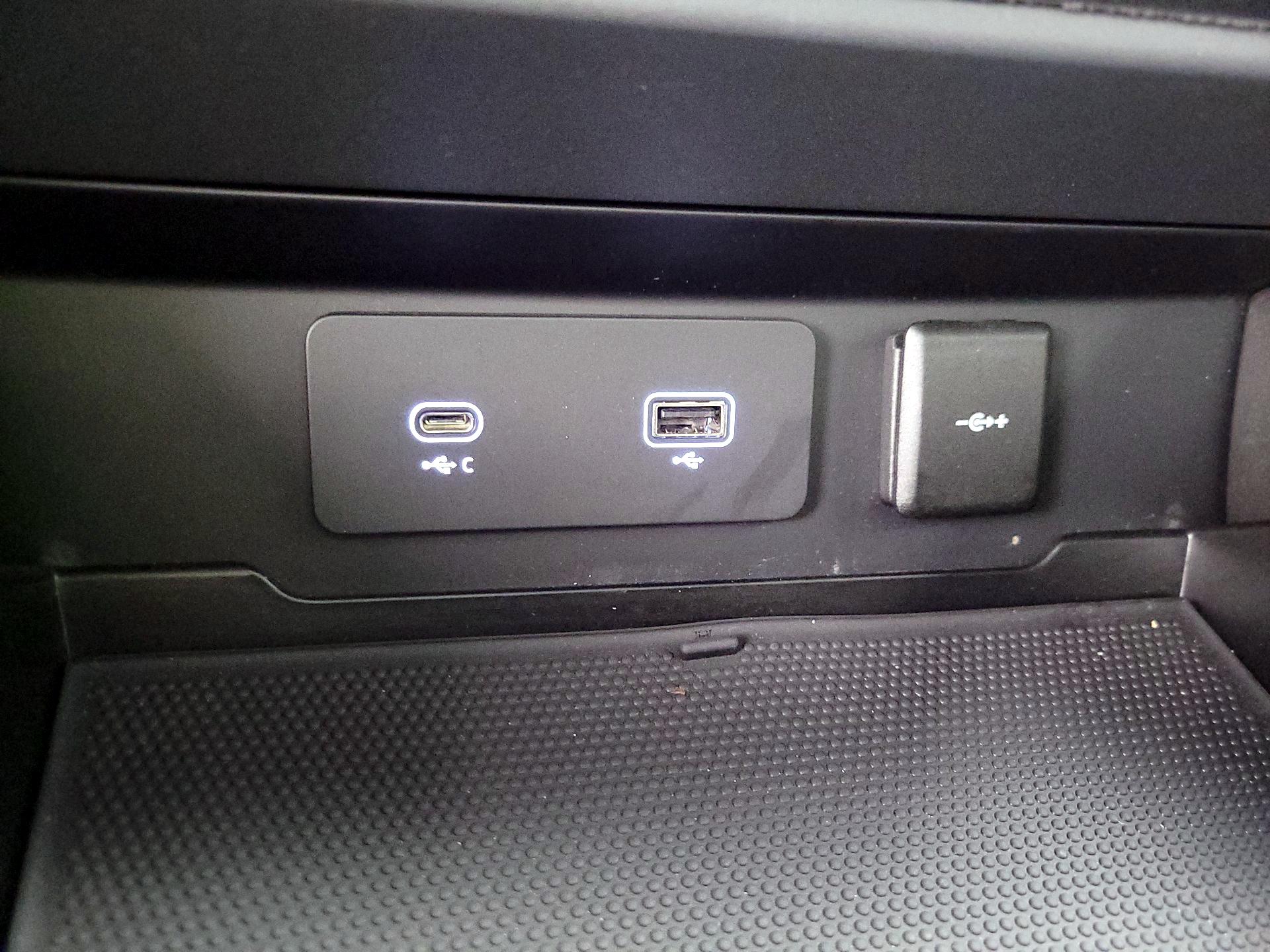 Thumbnail: 2023 Land Rover Defender - 19