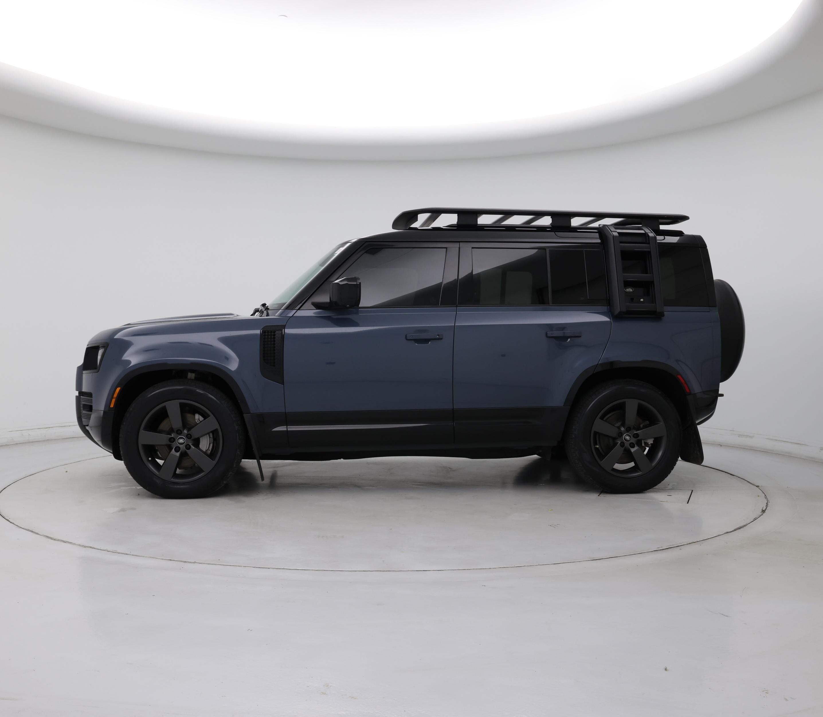 Thumbnail: 2023 Land Rover Defender - 3