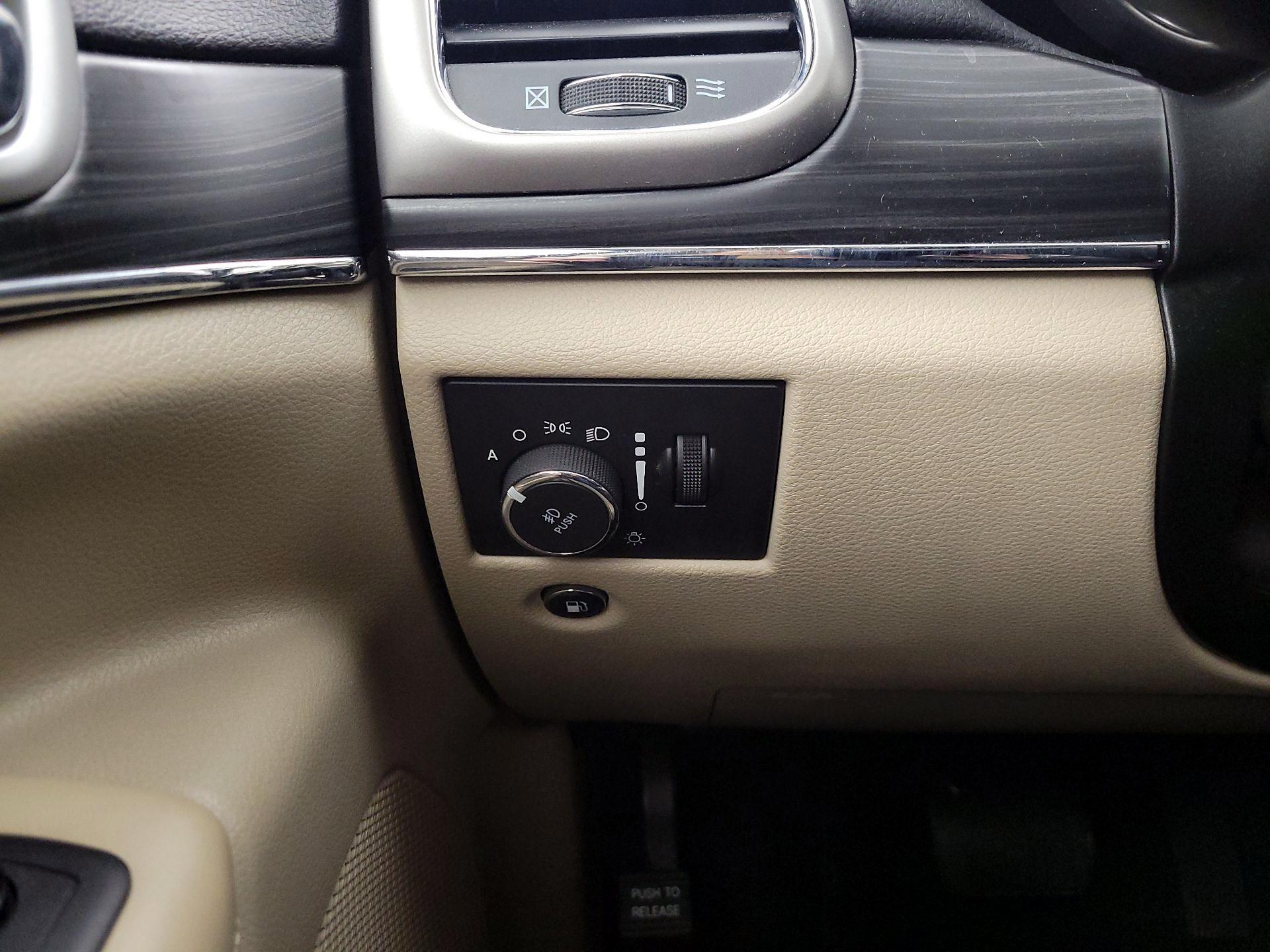 Thumbnail: 2020 Jeep Grand Cherokee - 13