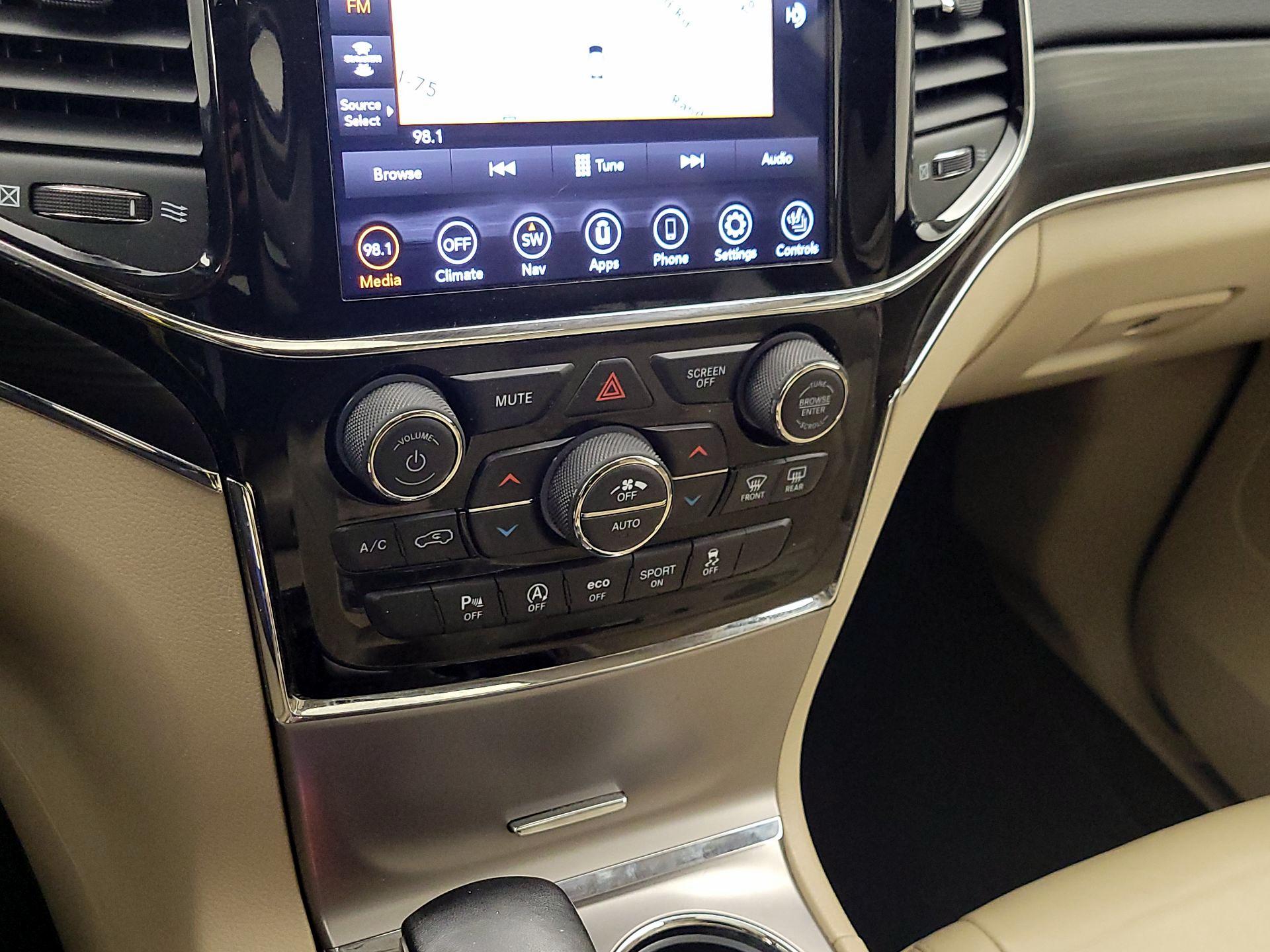 Thumbnail: 2020 Jeep Grand Cherokee - 17