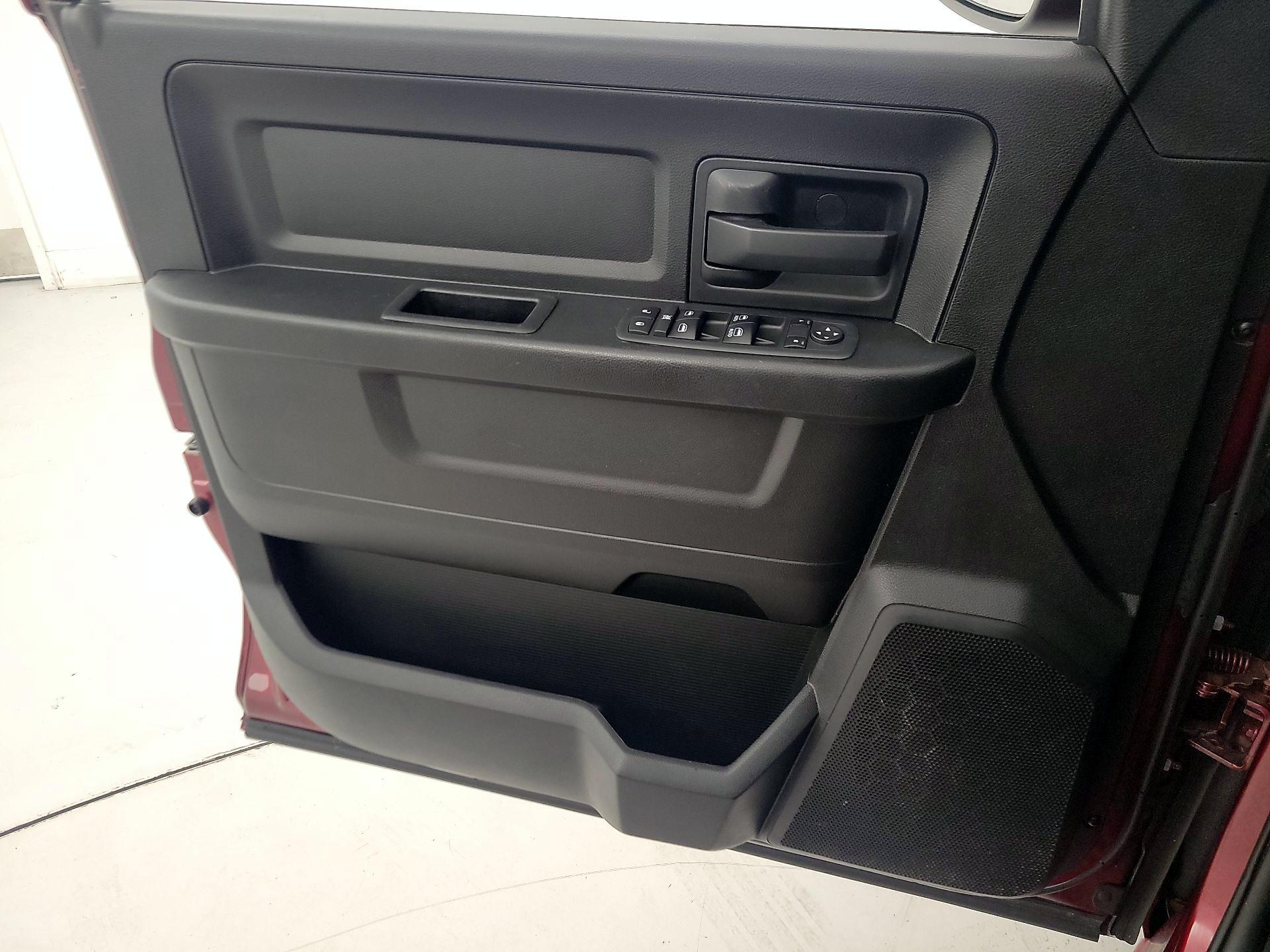 Thumbnail: 2019 RAM 1500 Classic - 12