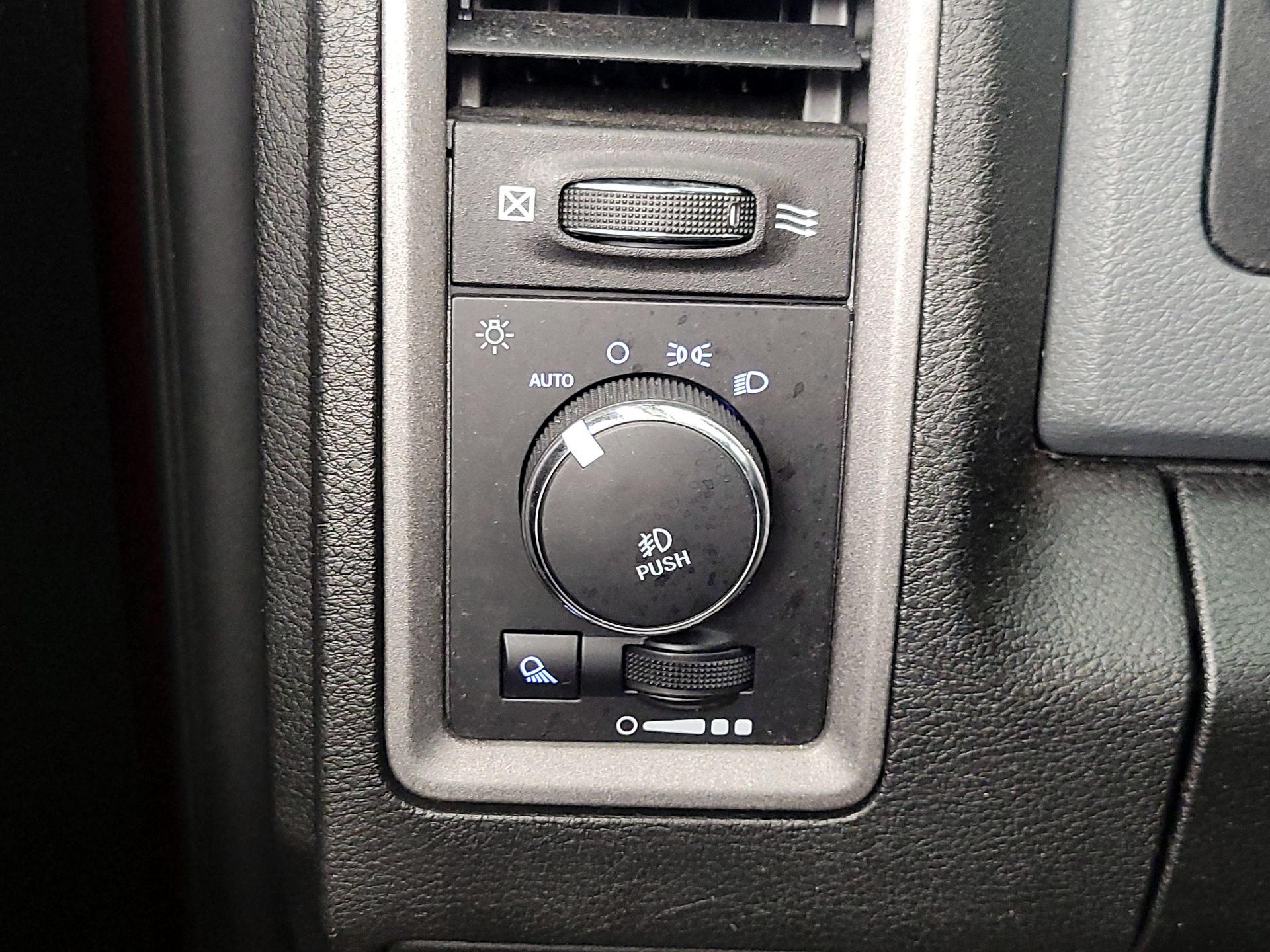 Thumbnail: 2019 RAM 1500 Classic - 13