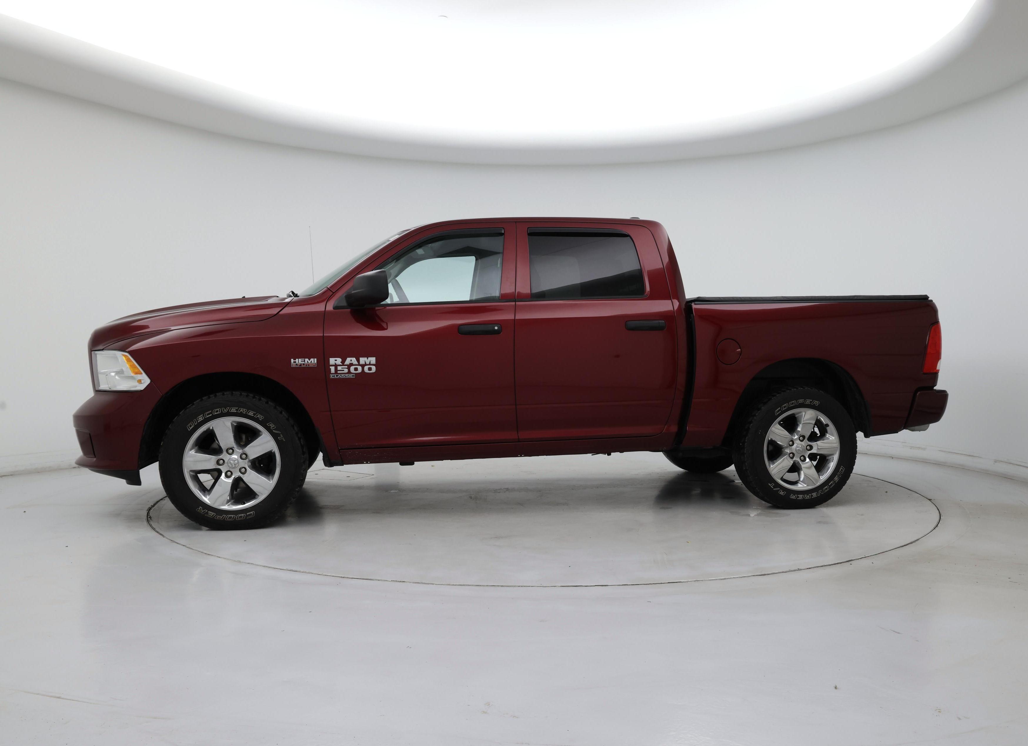 Thumbnail: 2019 RAM 1500 Classic - 3