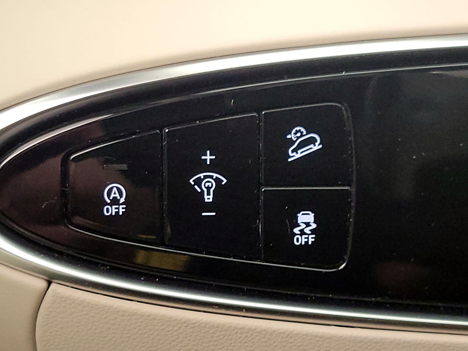 Thumbnail: 2023 Genesis GV70 - 13