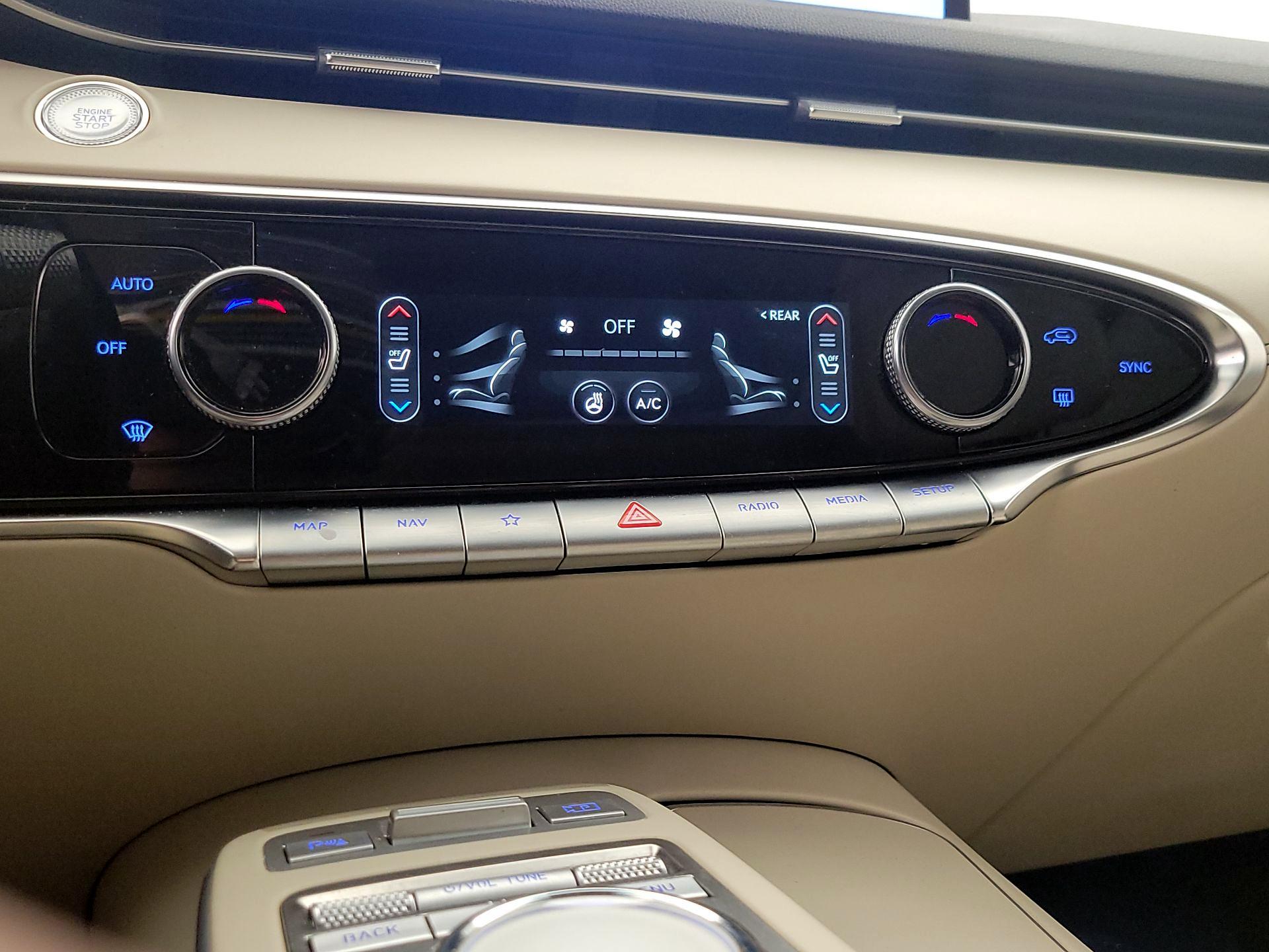 Thumbnail: 2023 Genesis GV70 - 17