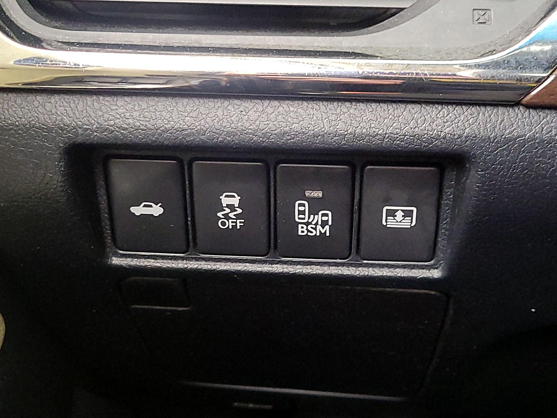 Thumbnail: 2015 Toyota Avalon - 13