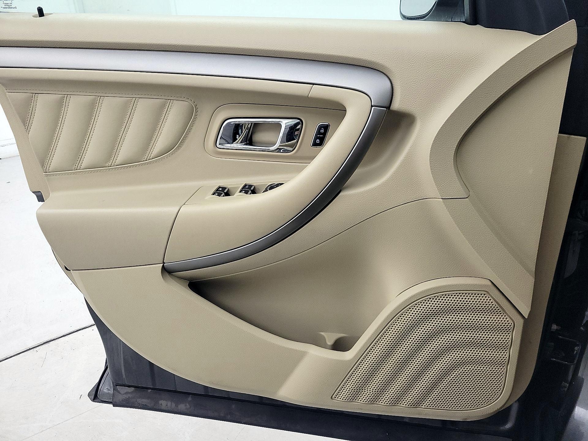 Thumbnail: 2015 Ford Taurus - 12