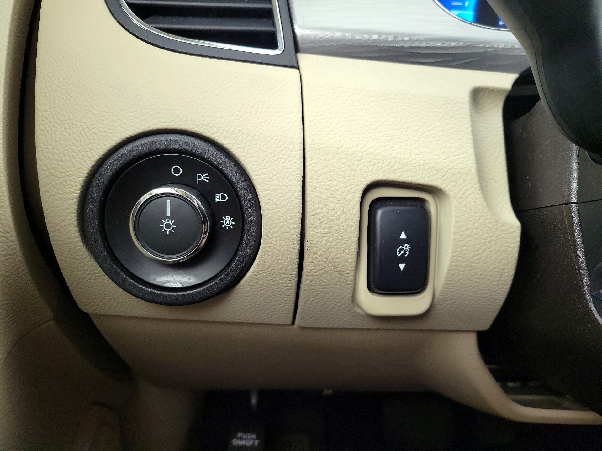 Thumbnail: 2015 Ford Taurus - 13