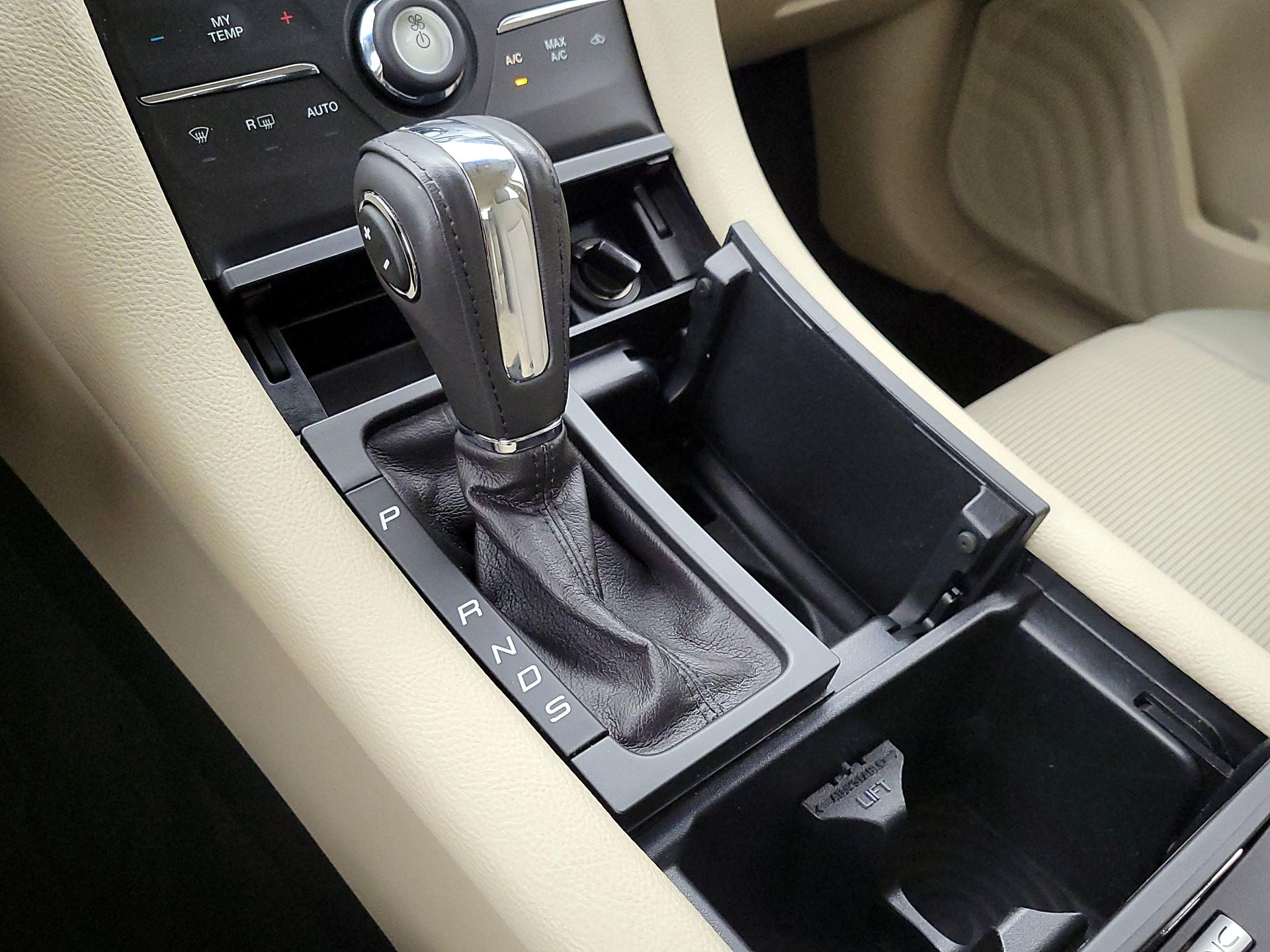 Thumbnail: 2015 Ford Taurus - 17