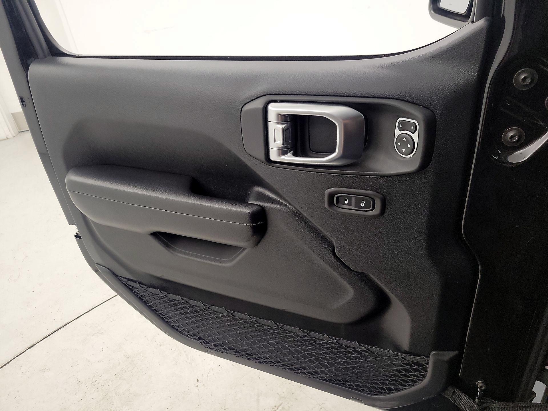 Thumbnail: 2019 Jeep Wrangler - 12