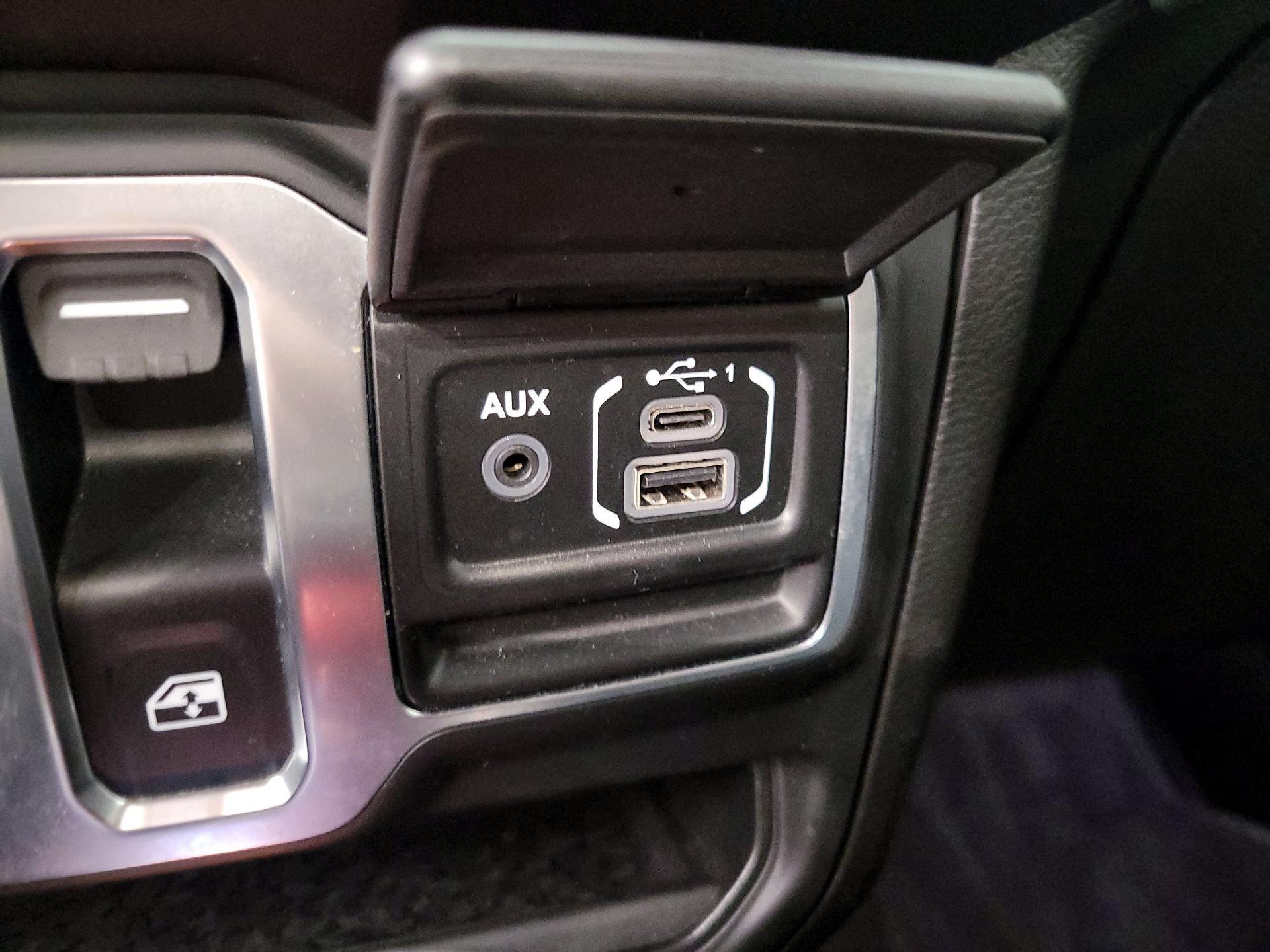 Thumbnail: 2019 Jeep Wrangler - 18