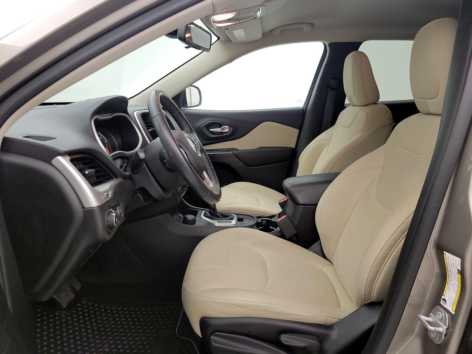 Thumbnail: 2017 Jeep Cherokee - 11