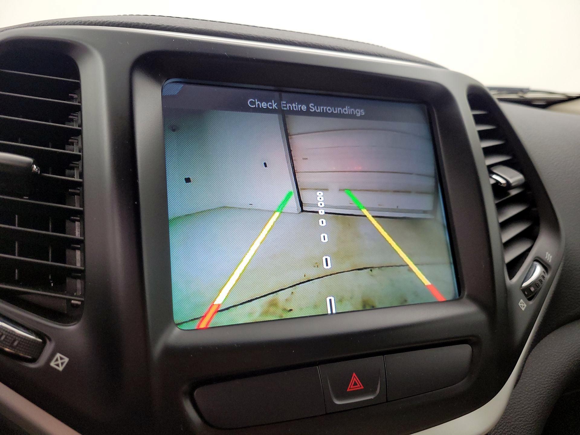 Thumbnail: 2017 Jeep Cherokee - 14