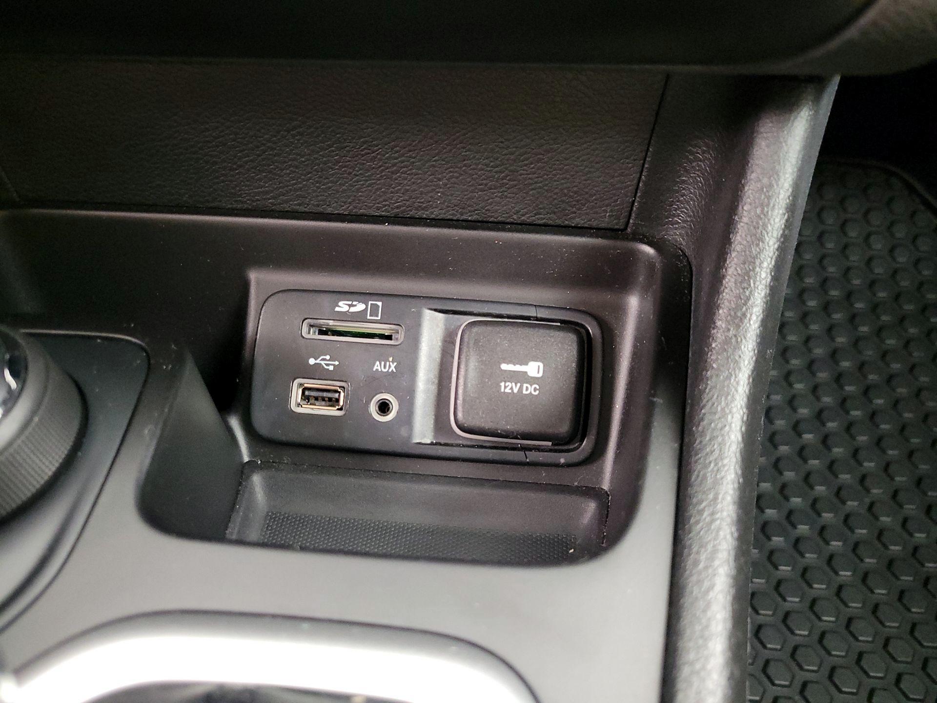 Thumbnail: 2017 Jeep Cherokee - 18