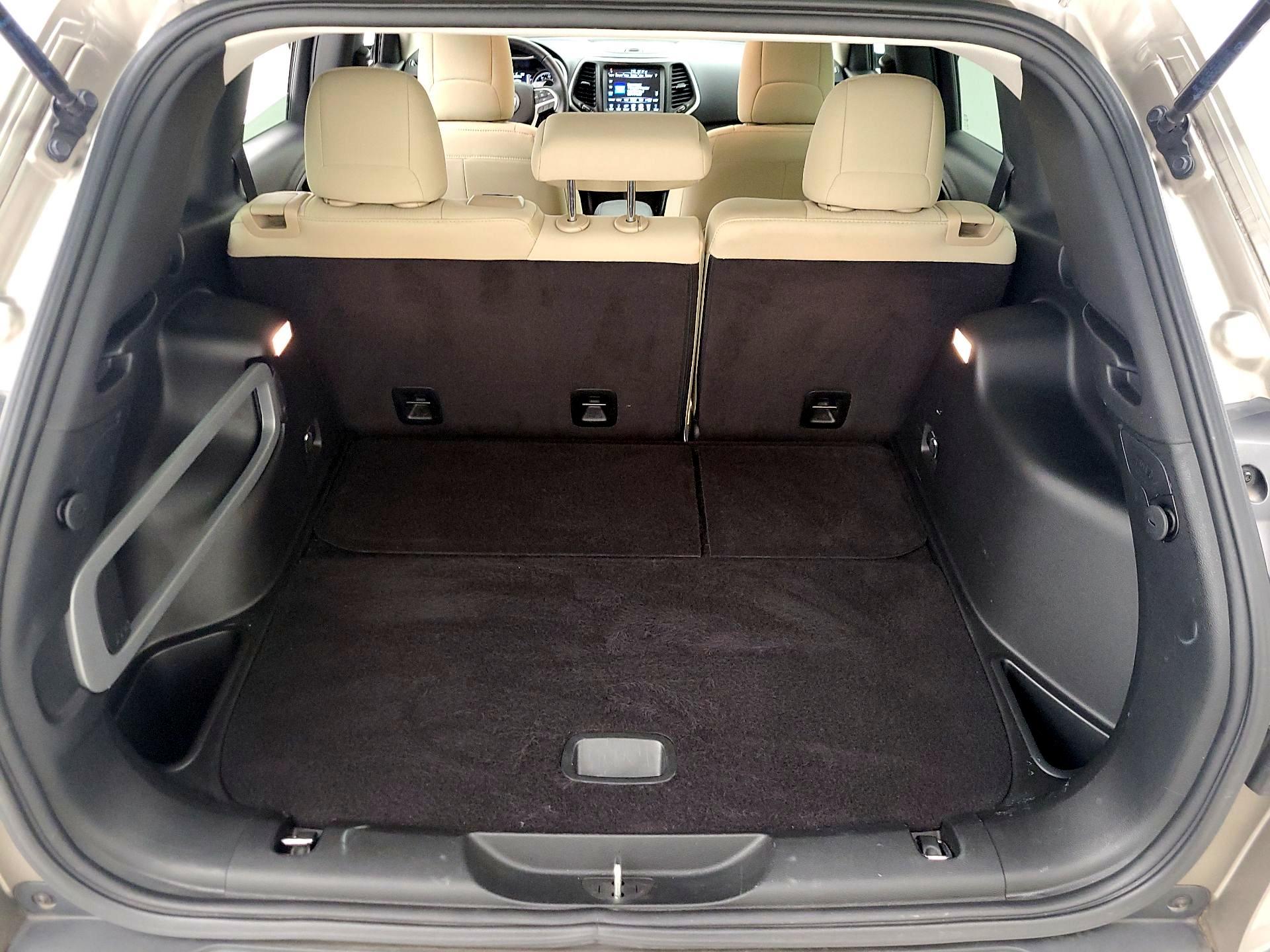 Thumbnail: 2017 Jeep Cherokee - 20