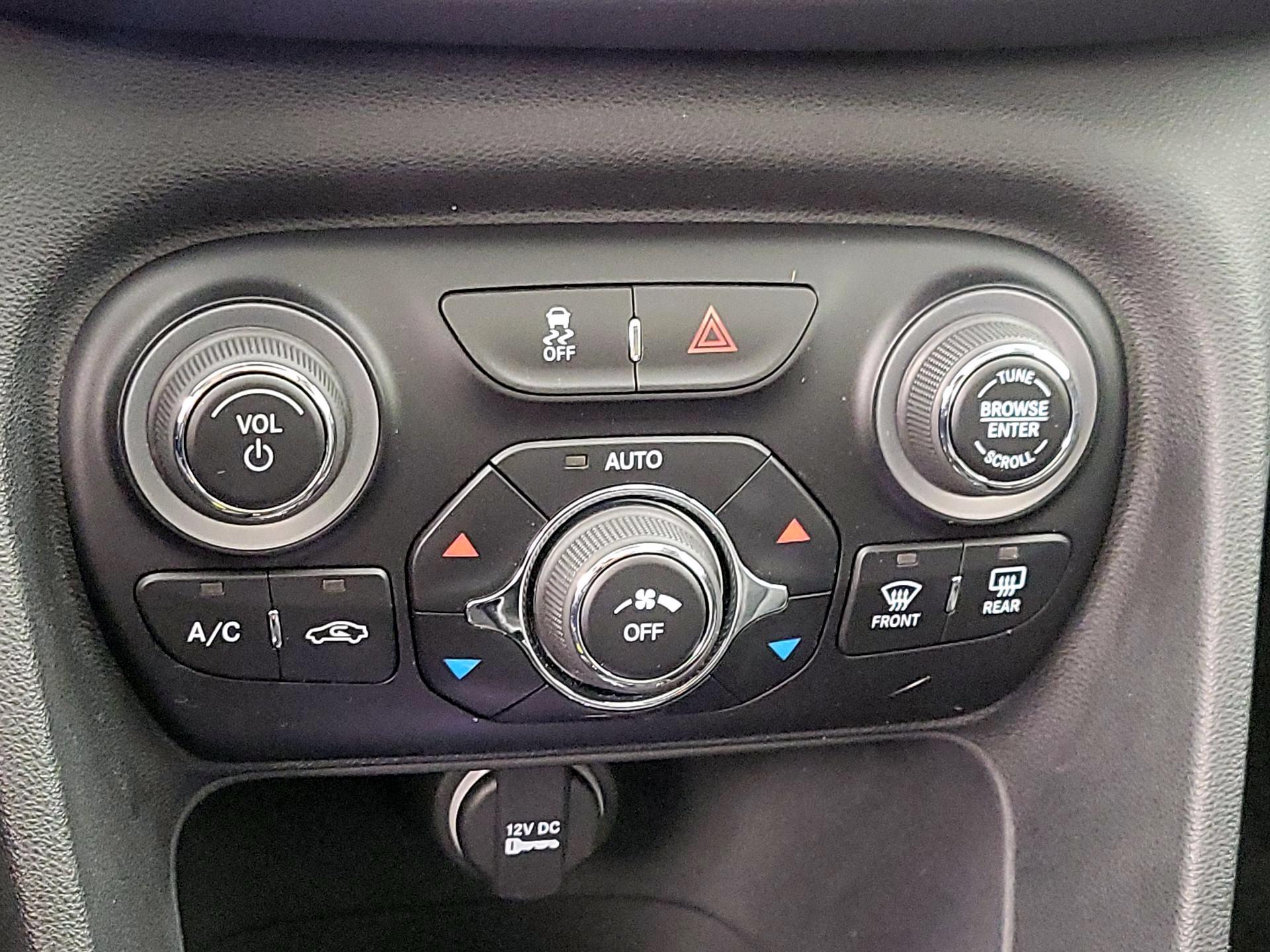 Thumbnail: 2015 Dodge Dart - 17