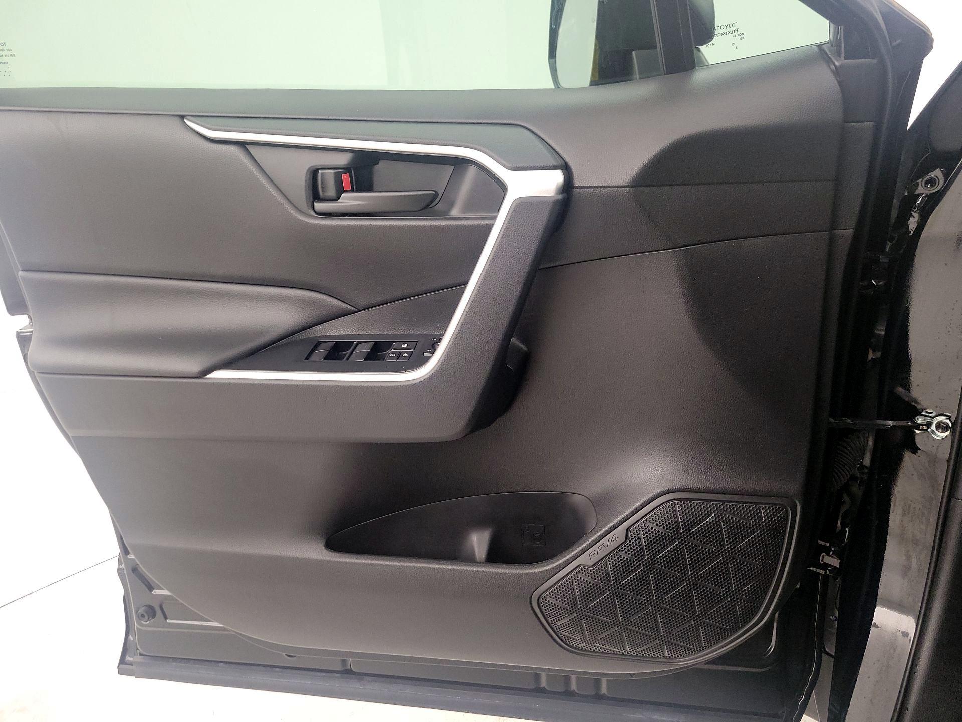 Thumbnail: 2021 Toyota RAV4 - 12