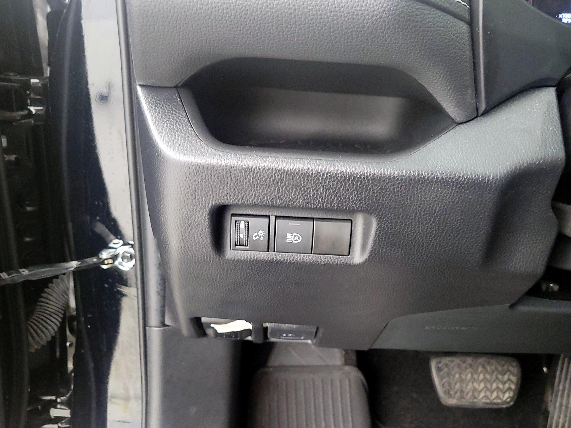 Thumbnail: 2021 Toyota RAV4 - 13