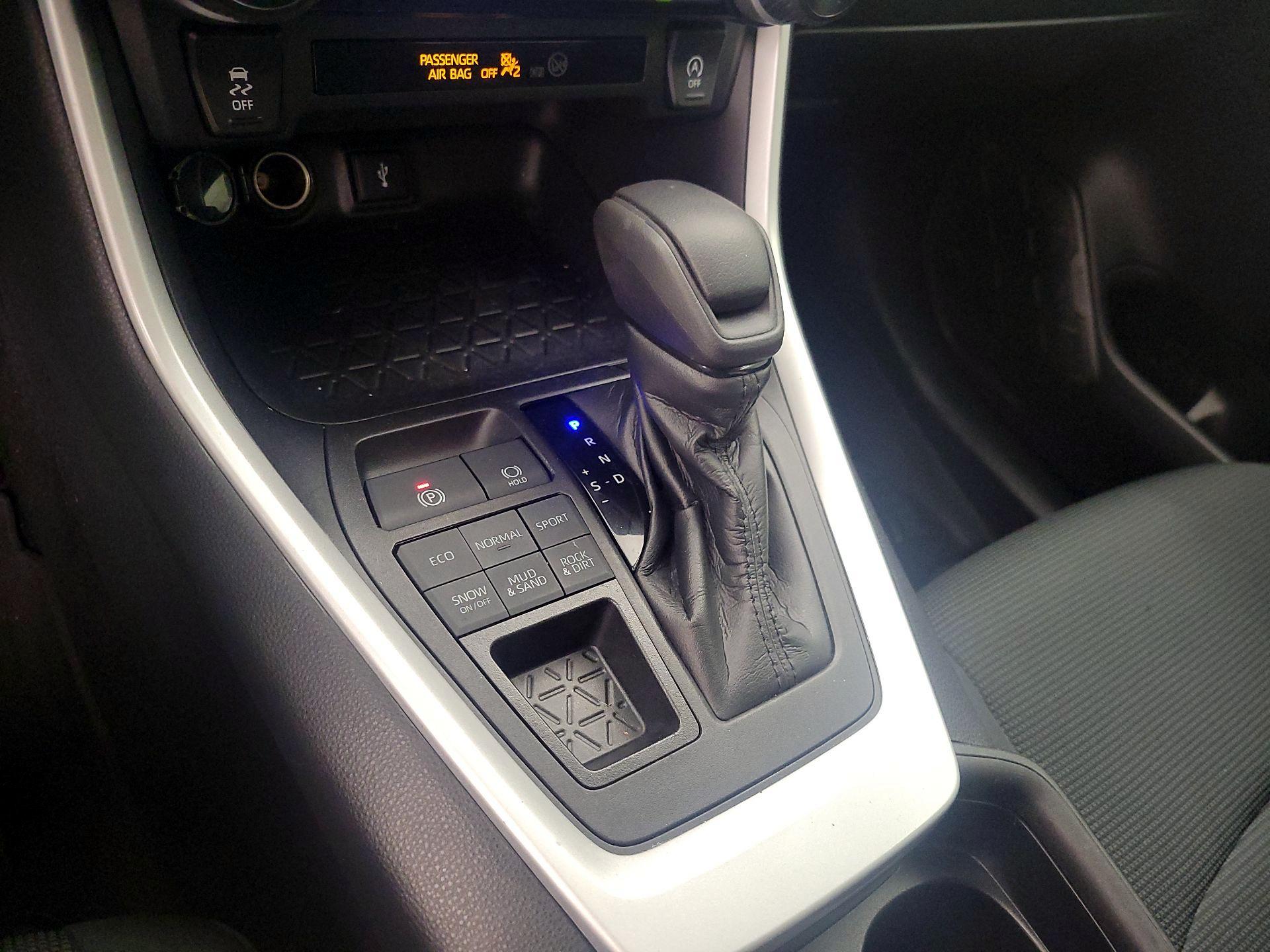 Thumbnail: 2021 Toyota RAV4 - 17