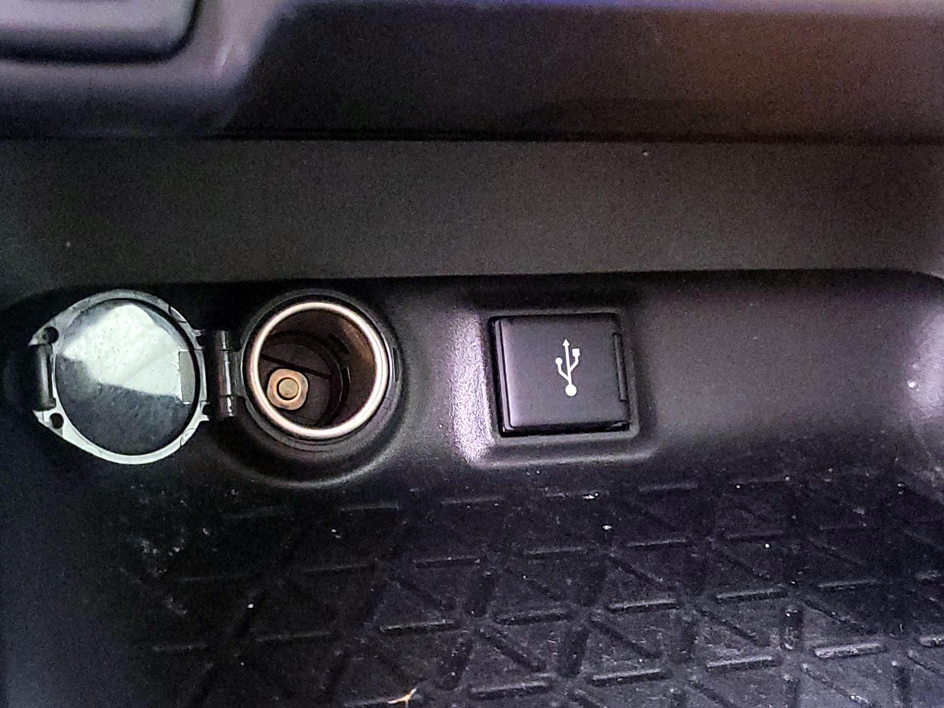 Thumbnail: 2021 Toyota RAV4 - 18