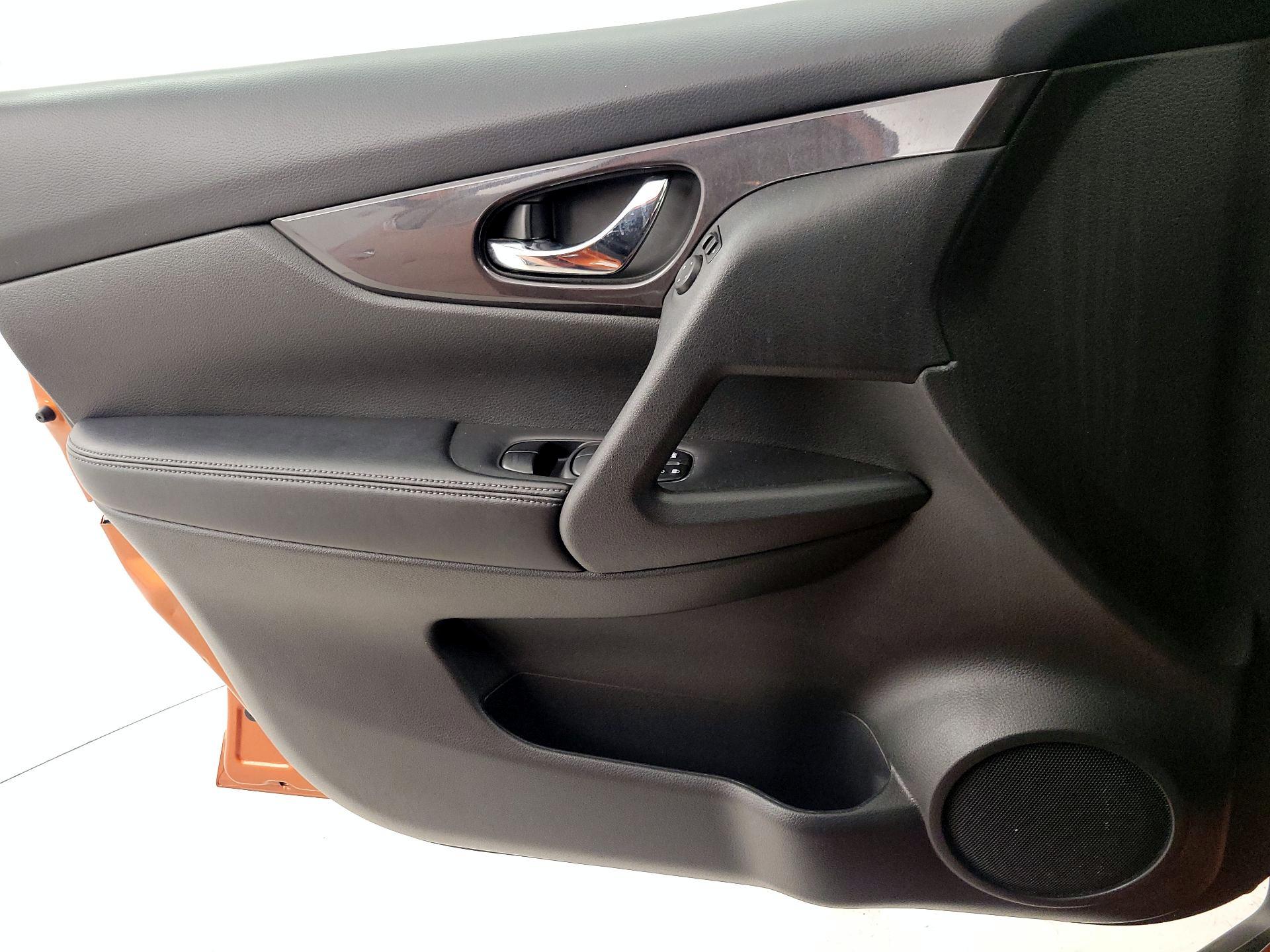 Thumbnail: 2018 Nissan Rogue - 12