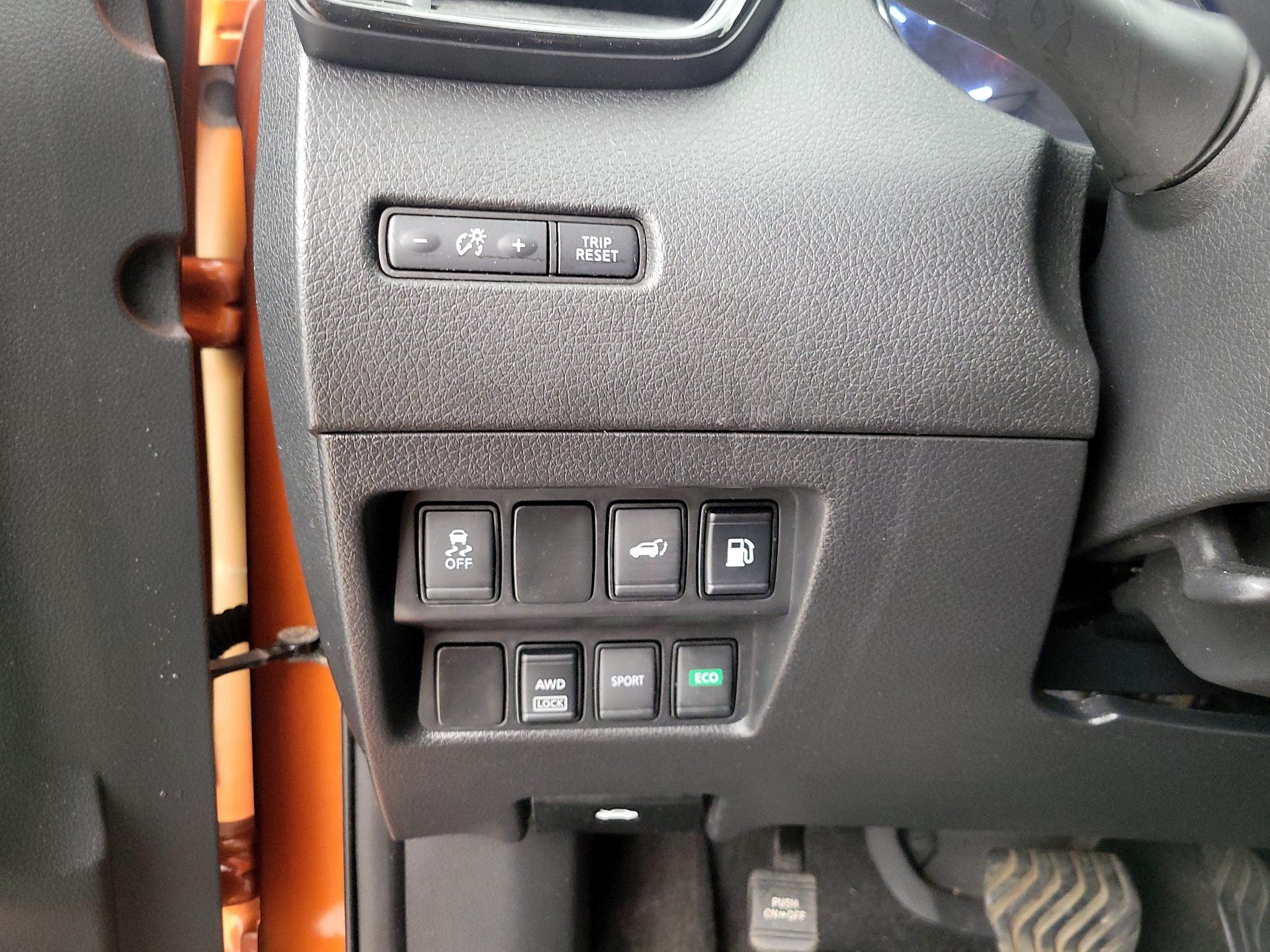 Thumbnail: 2018 Nissan Rogue - 13