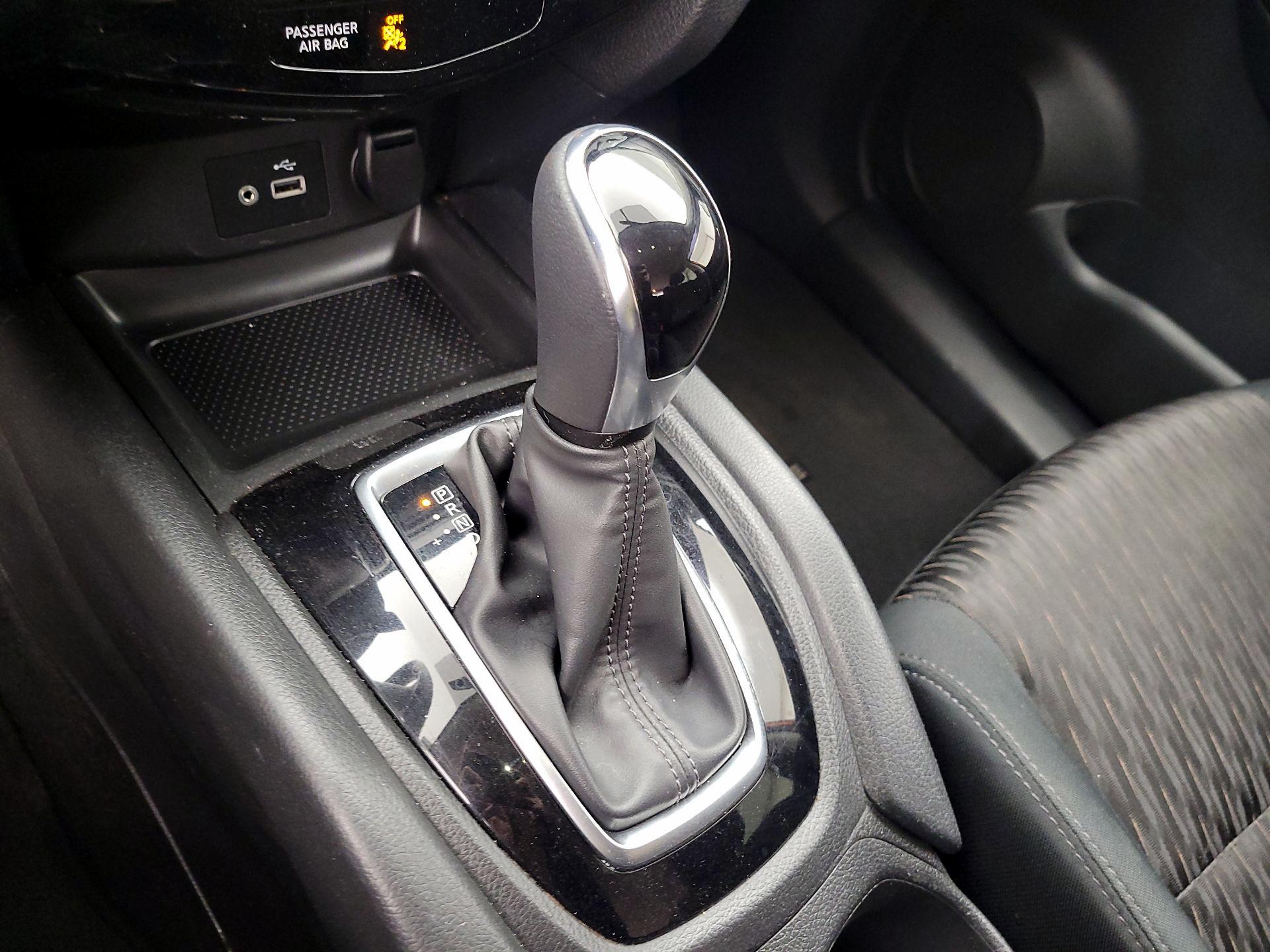 Thumbnail: 2018 Nissan Rogue - 17