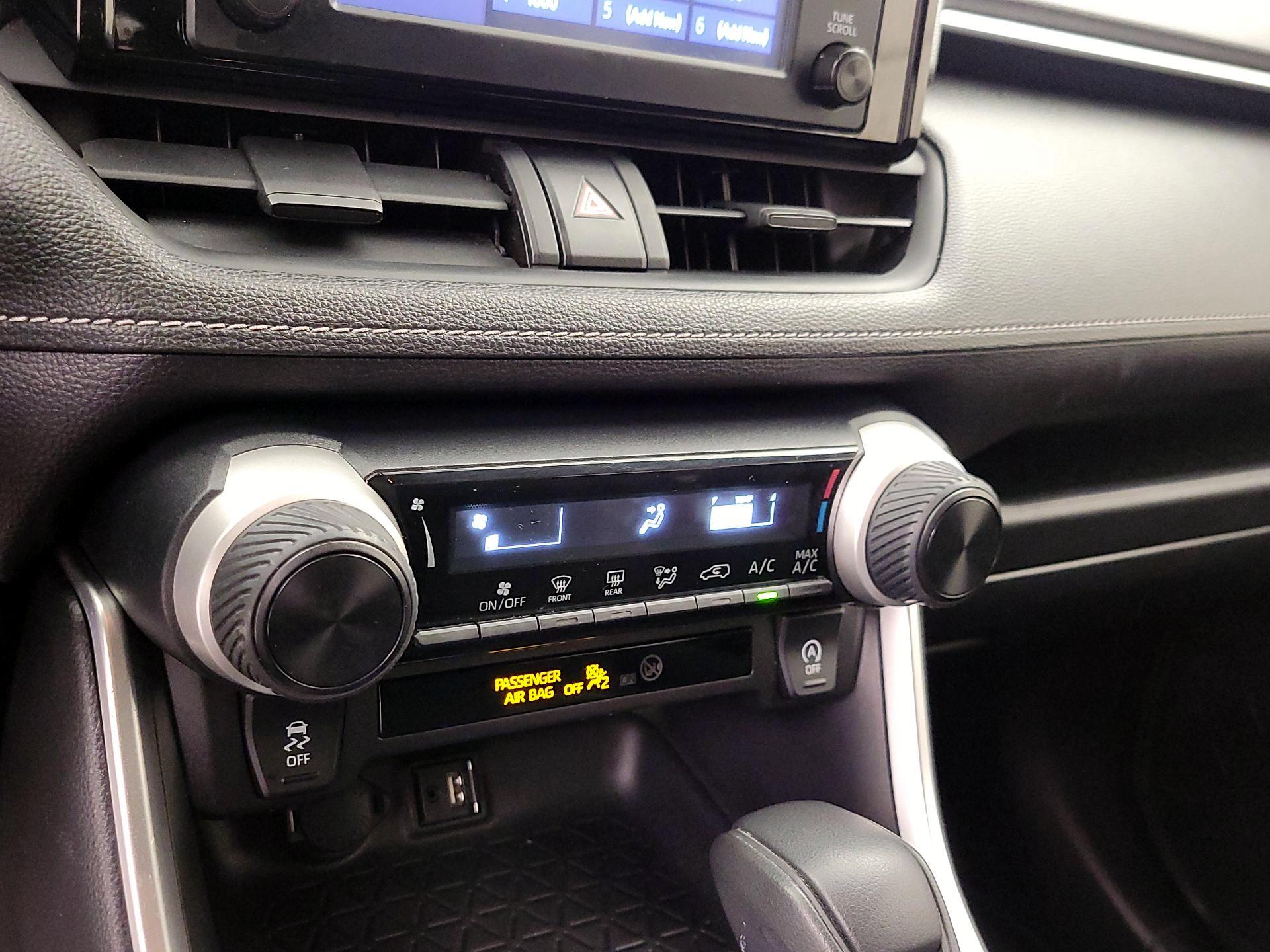 Thumbnail: 2019 Toyota RAV4 - 16