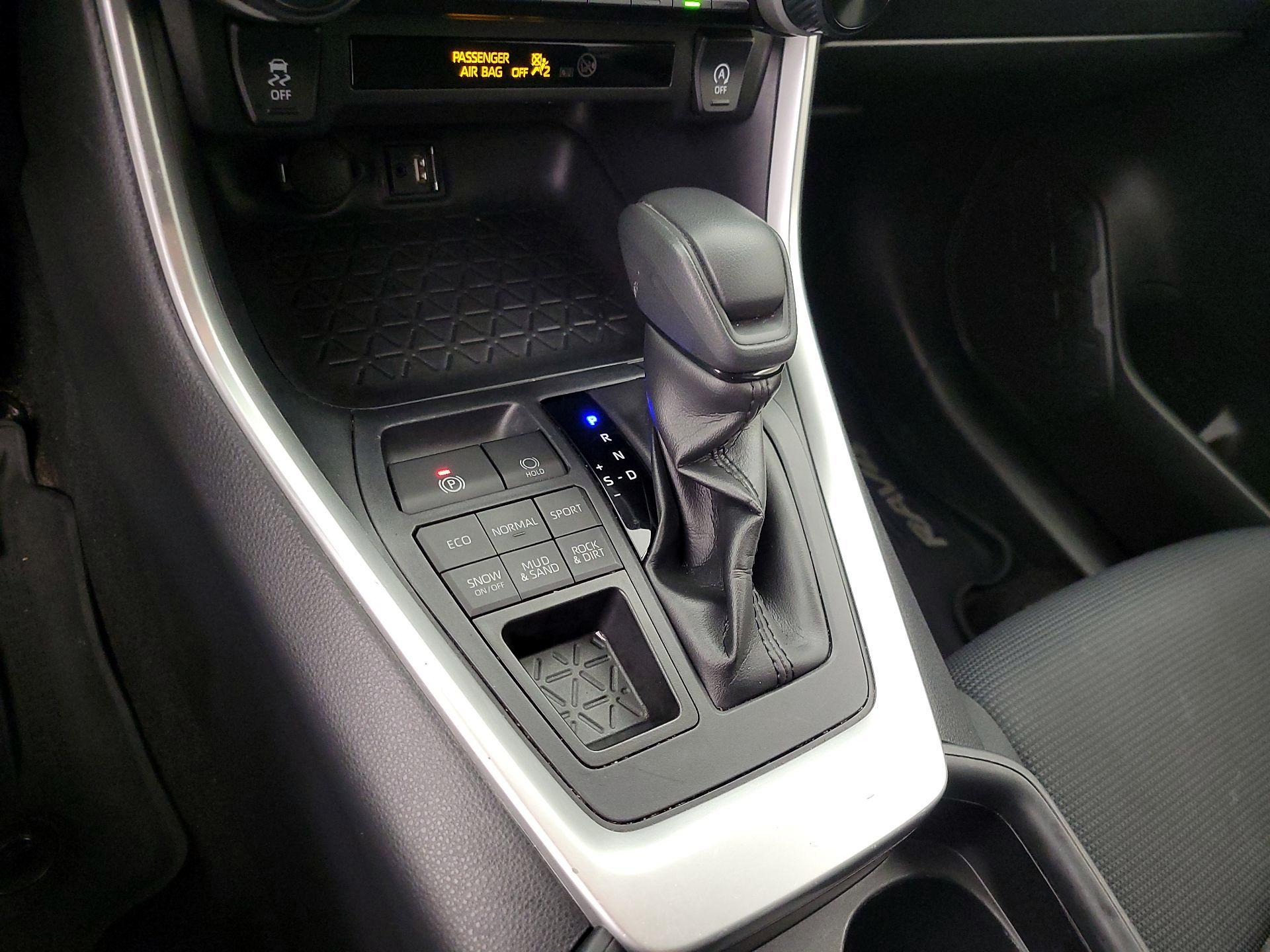 Thumbnail: 2019 Toyota RAV4 - 17