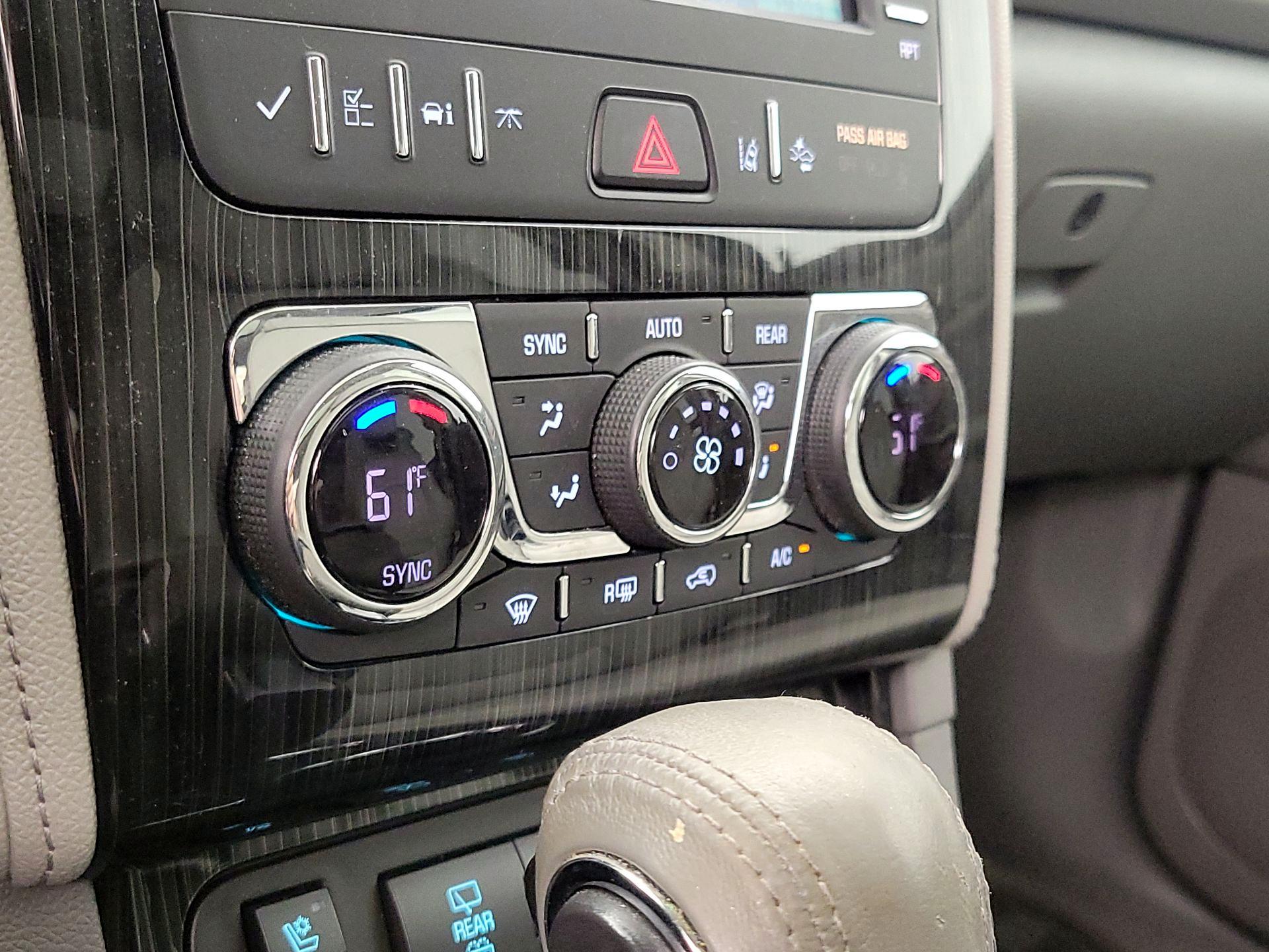 Thumbnail: 2016 Chevrolet Traverse - 16