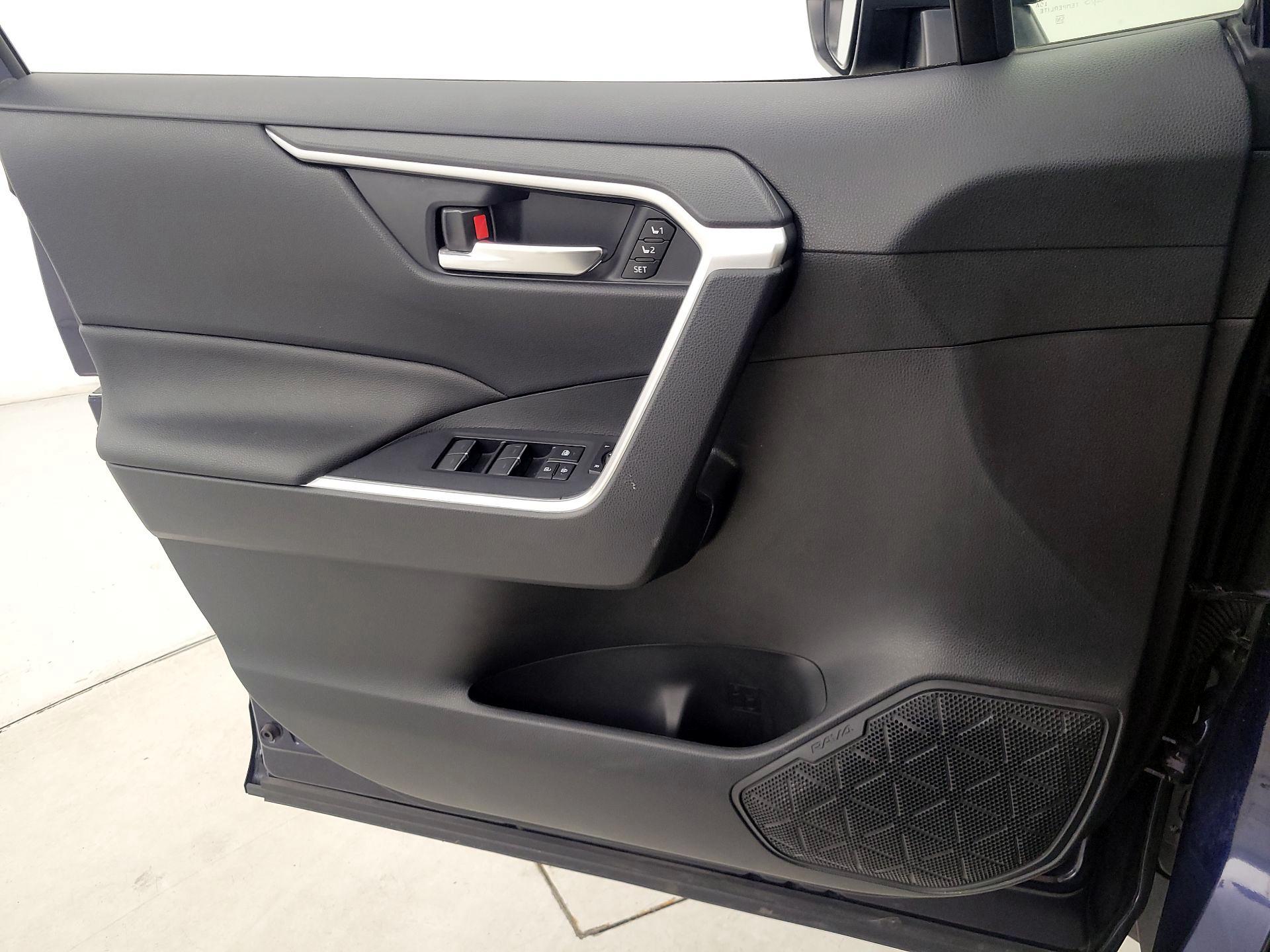 Thumbnail: 2023 Toyota RAV4 - 12