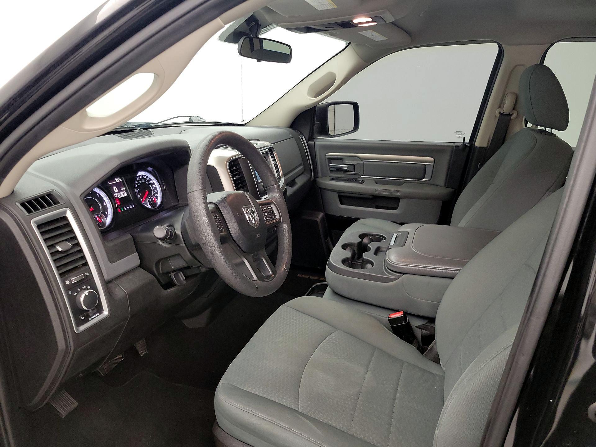 Thumbnail: 2019 RAM 1500 Classic - 11