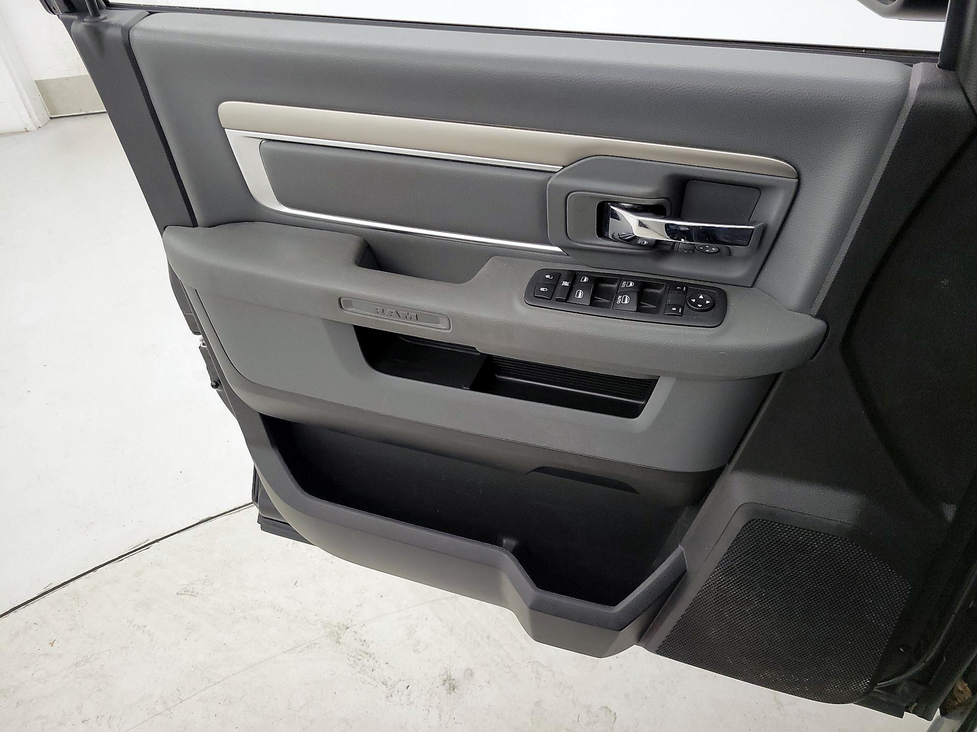 Thumbnail: 2019 RAM 1500 Classic - 12