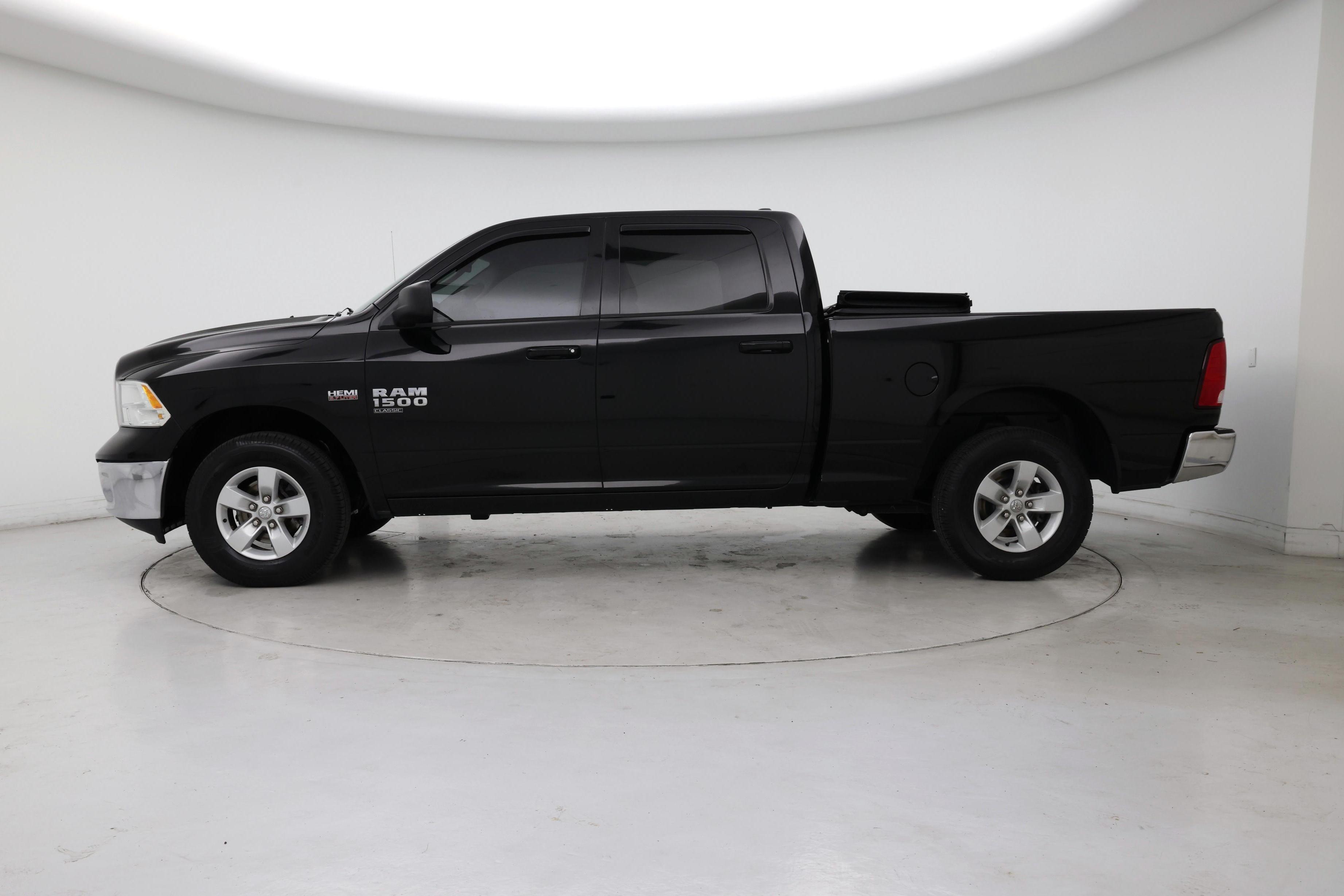 Thumbnail: 2019 RAM 1500 Classic - 3