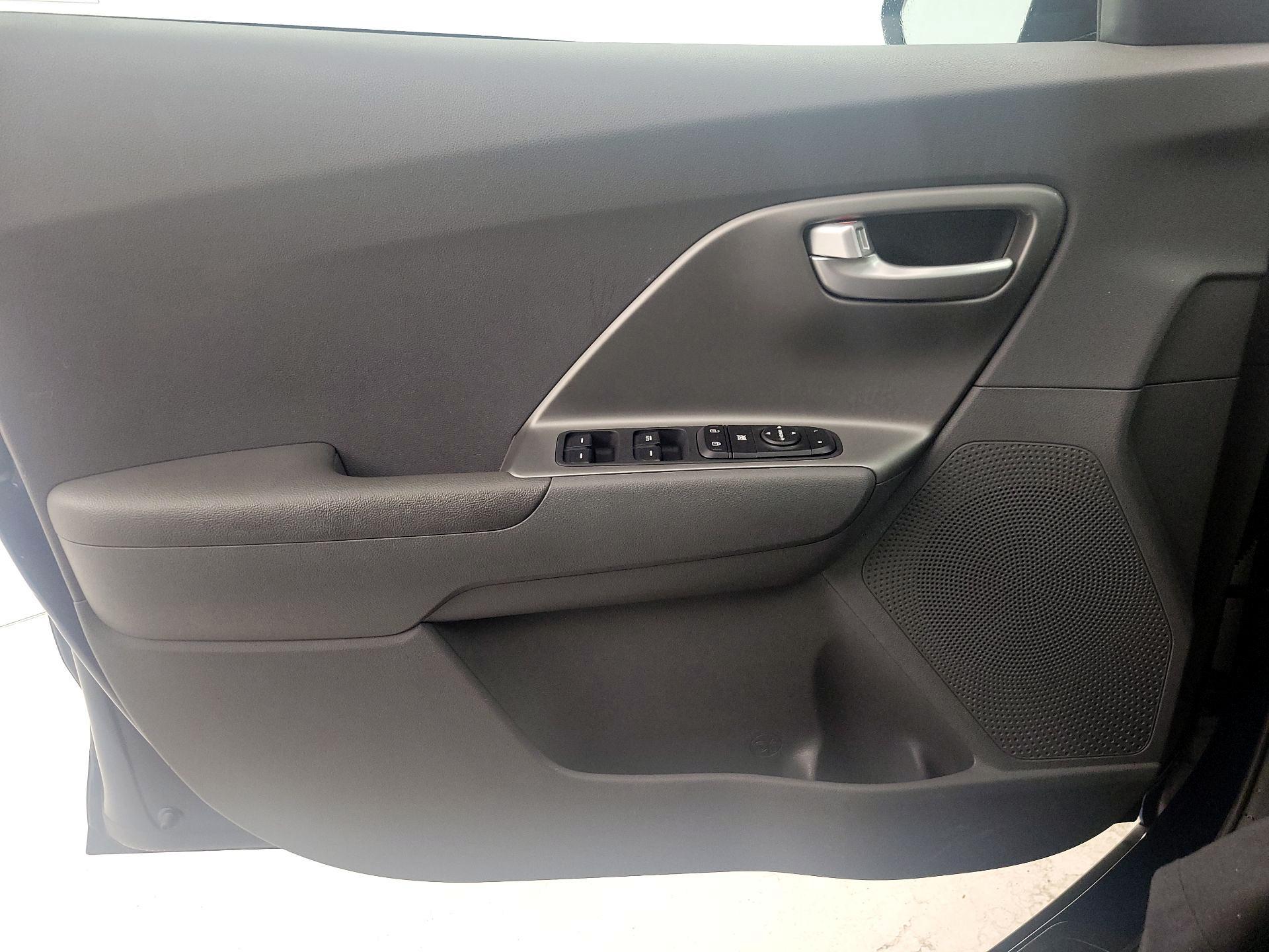 Thumbnail: 2021 Kia Niro - 12