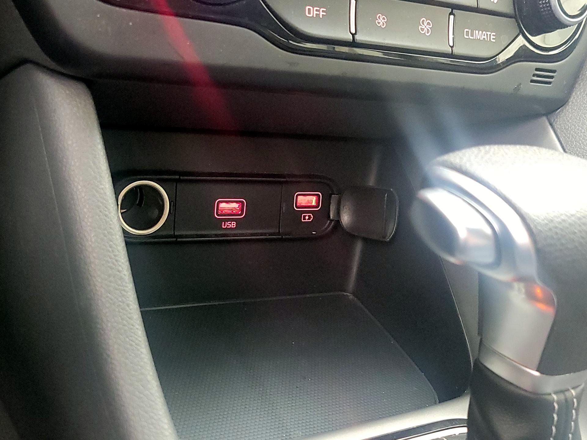 Thumbnail: 2021 Kia Niro - 18