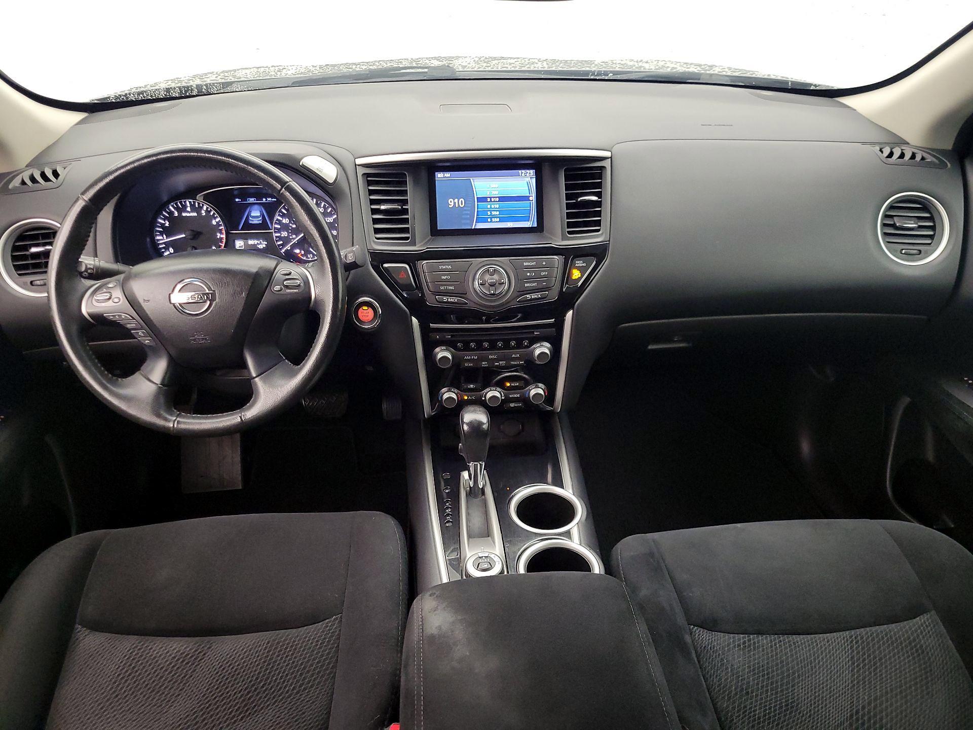 Thumbnail: 2015 Nissan Pathfinder - 9