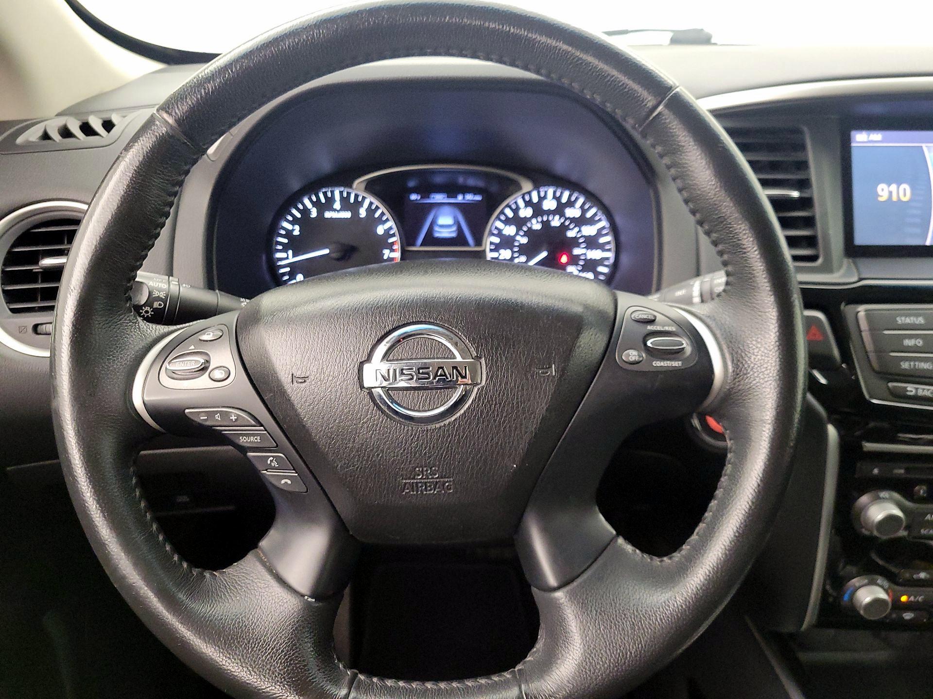 Thumbnail: 2015 Nissan Pathfinder - 10