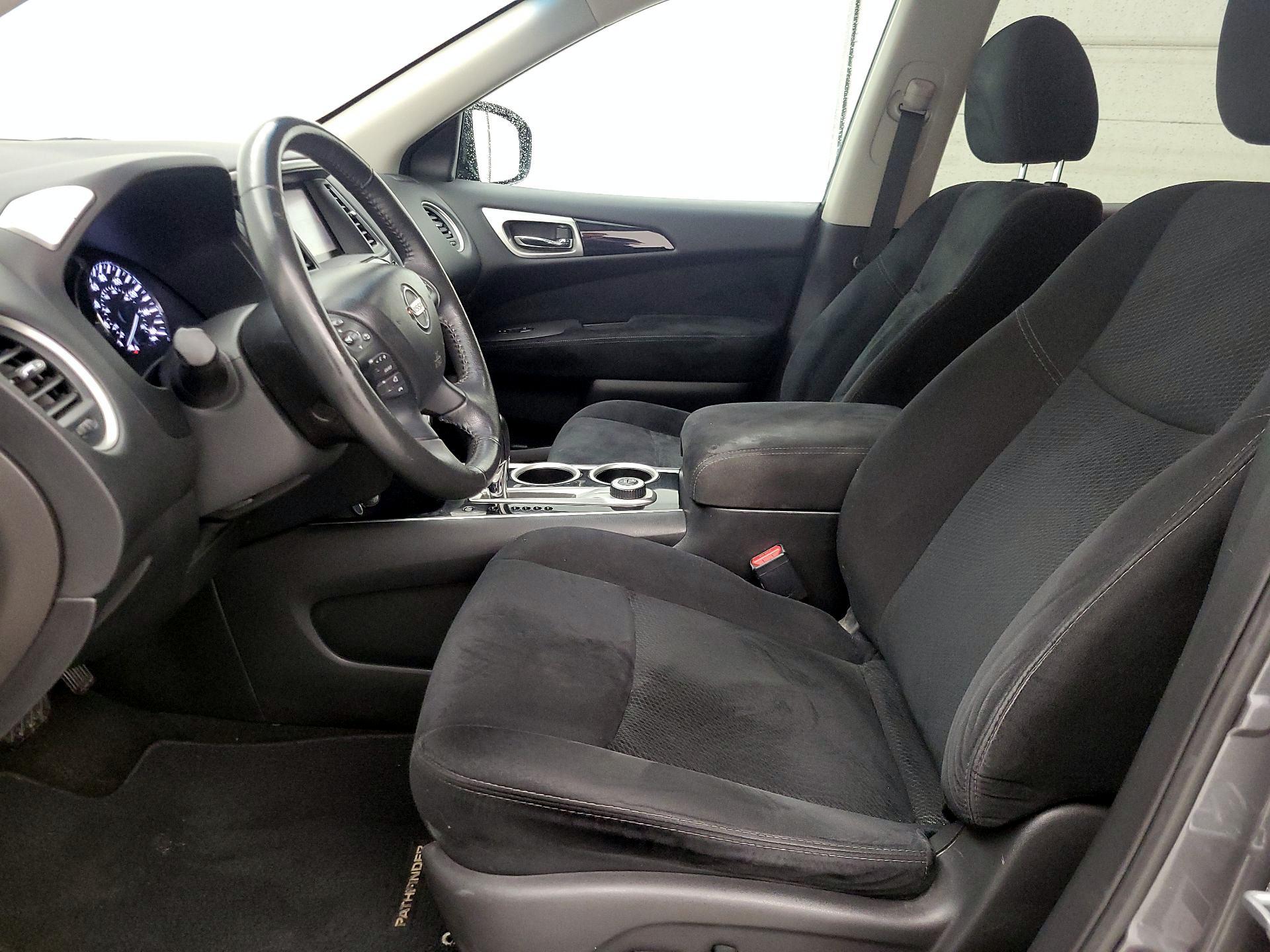 Thumbnail: 2015 Nissan Pathfinder - 11