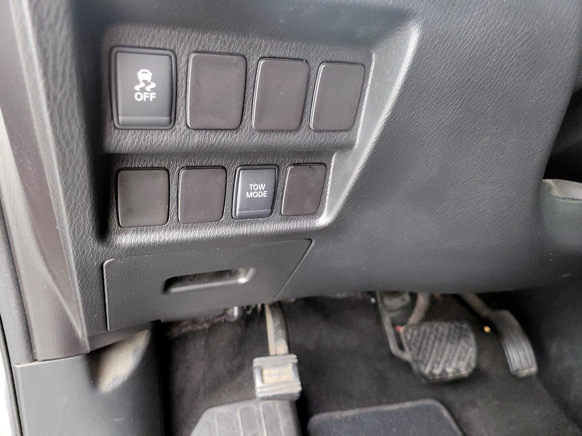 Thumbnail: 2015 Nissan Pathfinder - 13