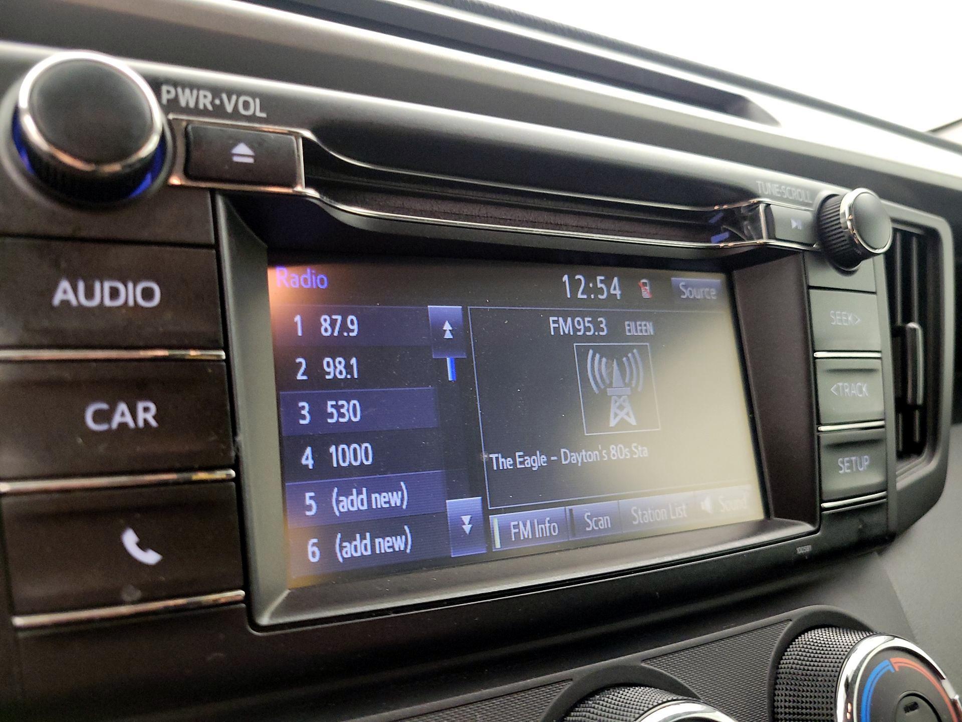 Thumbnail: 2018 Toyota RAV4 - 15