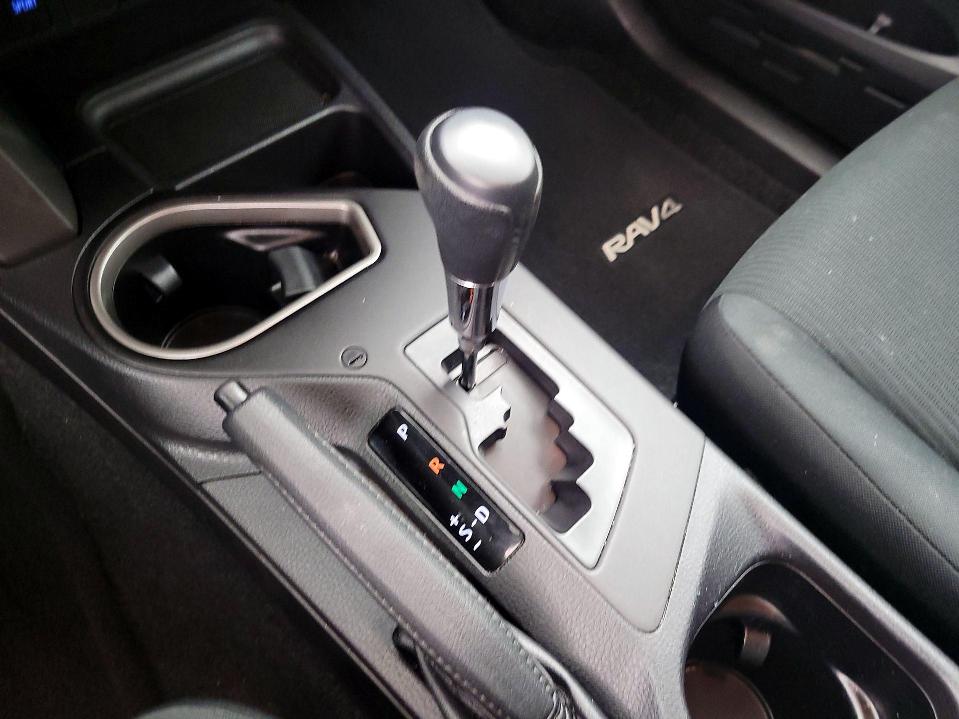 Thumbnail: 2018 Toyota RAV4 - 17