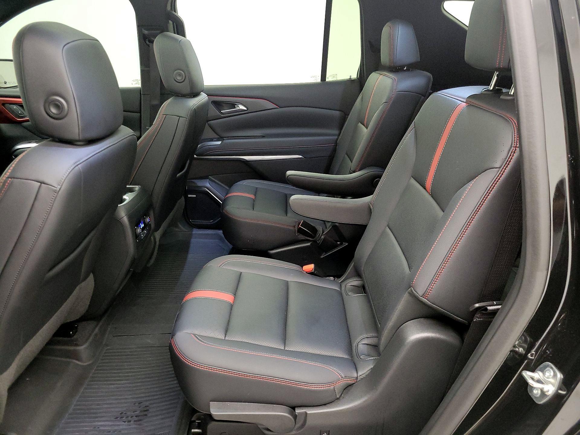 Thumbnail: 2024 Chevrolet Traverse - 18