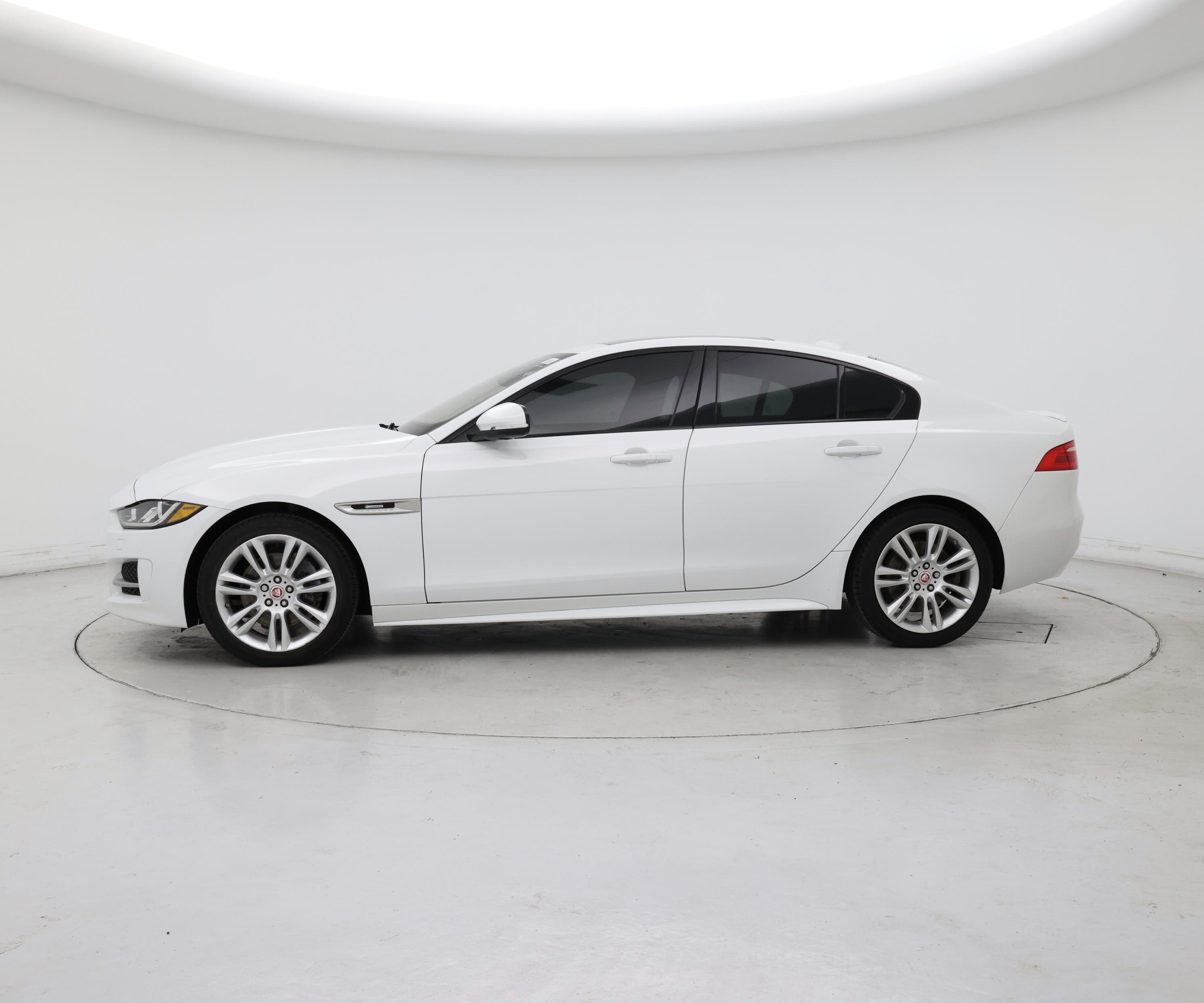 Thumbnail: 2018 Jaguar XE - 3