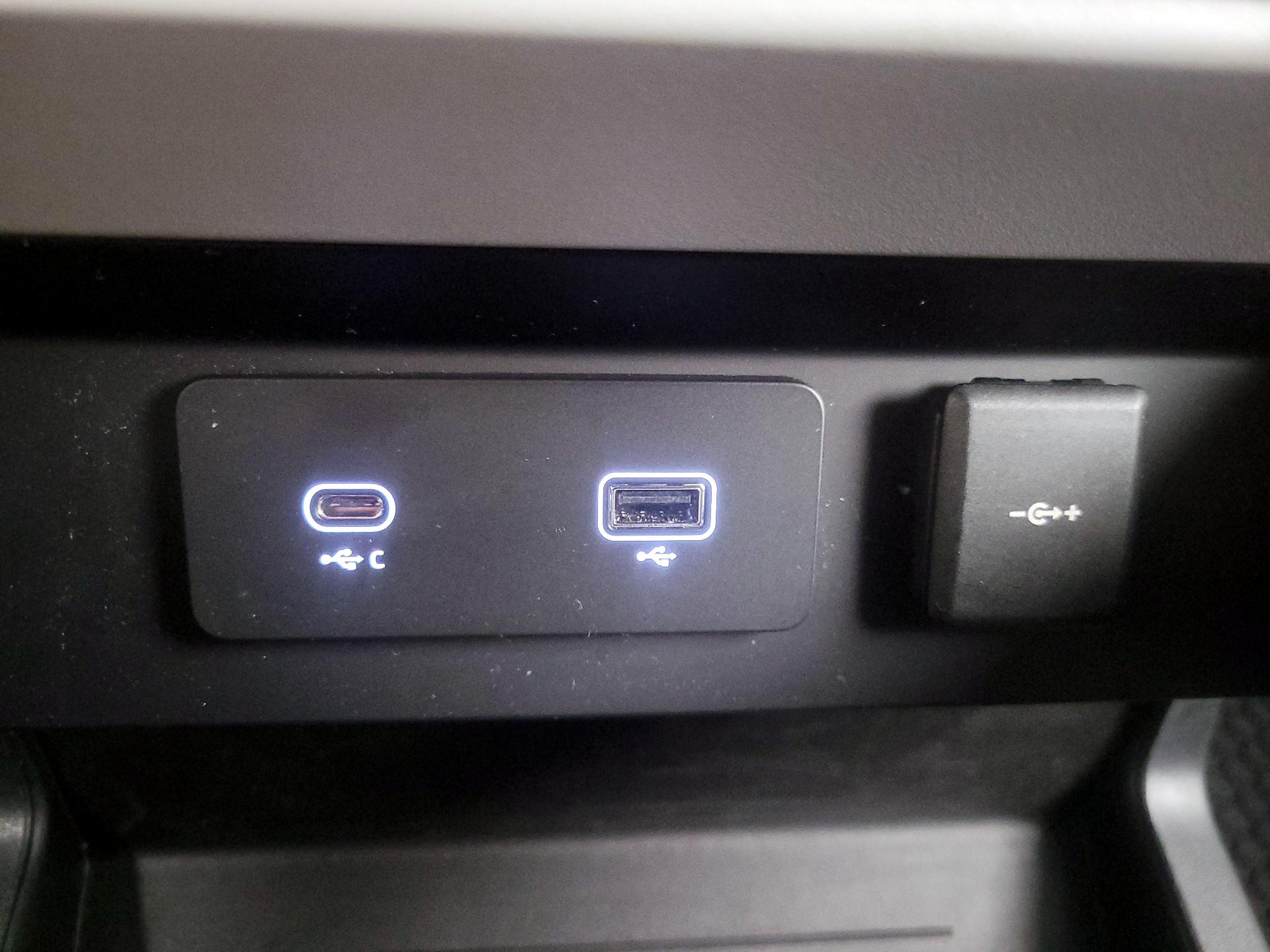 Thumbnail: 2024 Land Rover Defender - 17