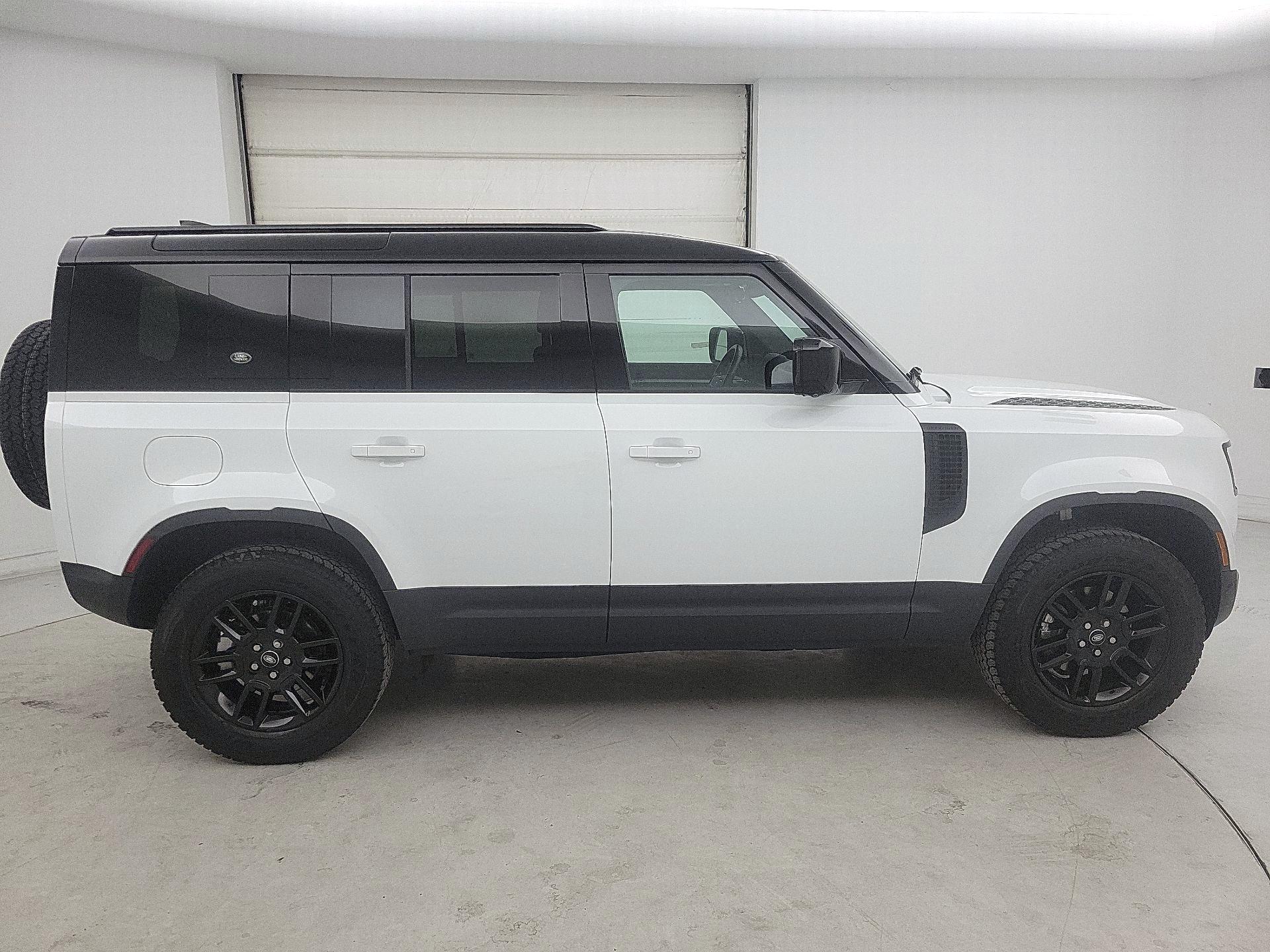 Thumbnail: 2024 Land Rover Defender - 4