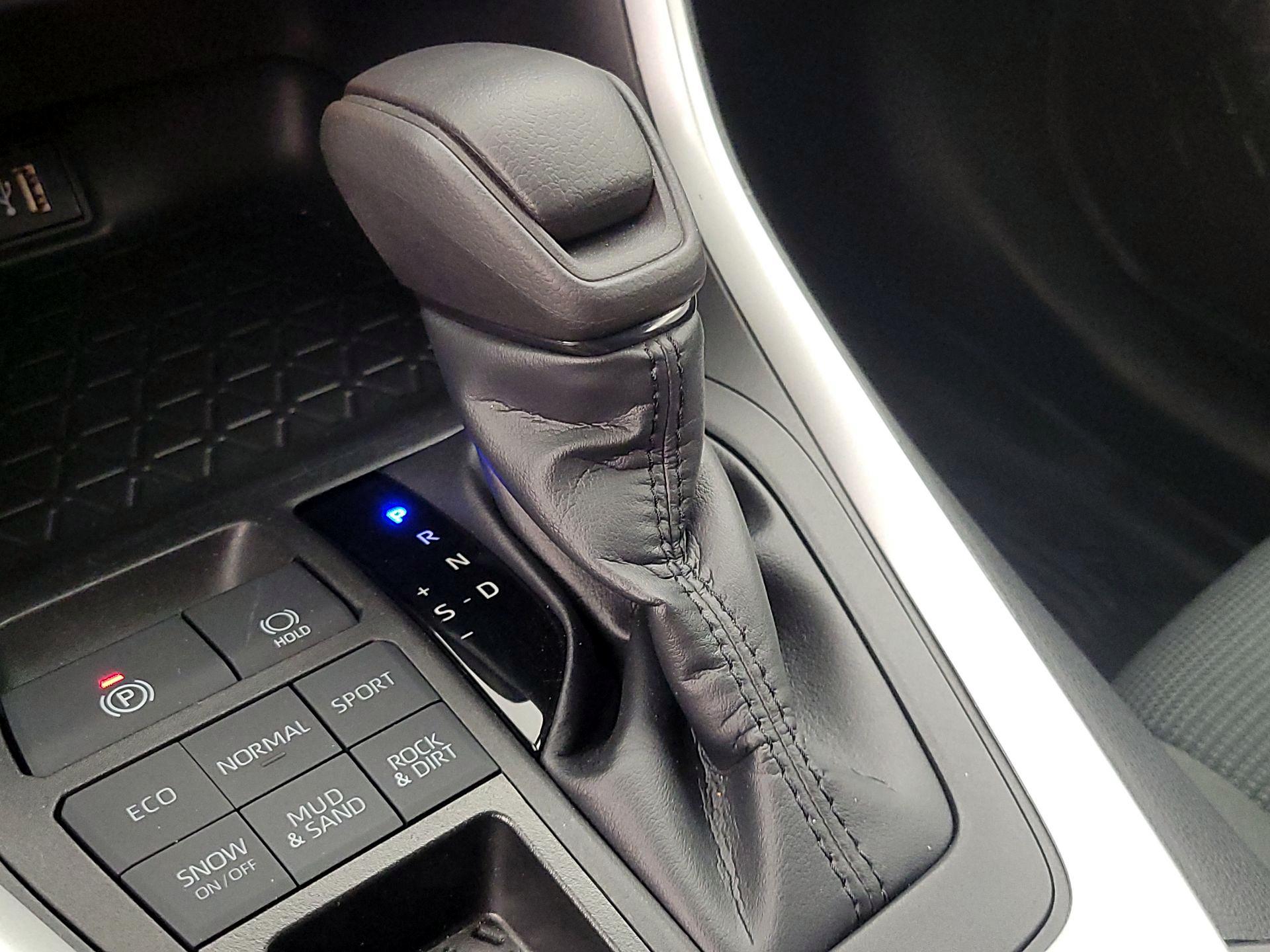 Thumbnail: 2023 Toyota RAV4 - 17