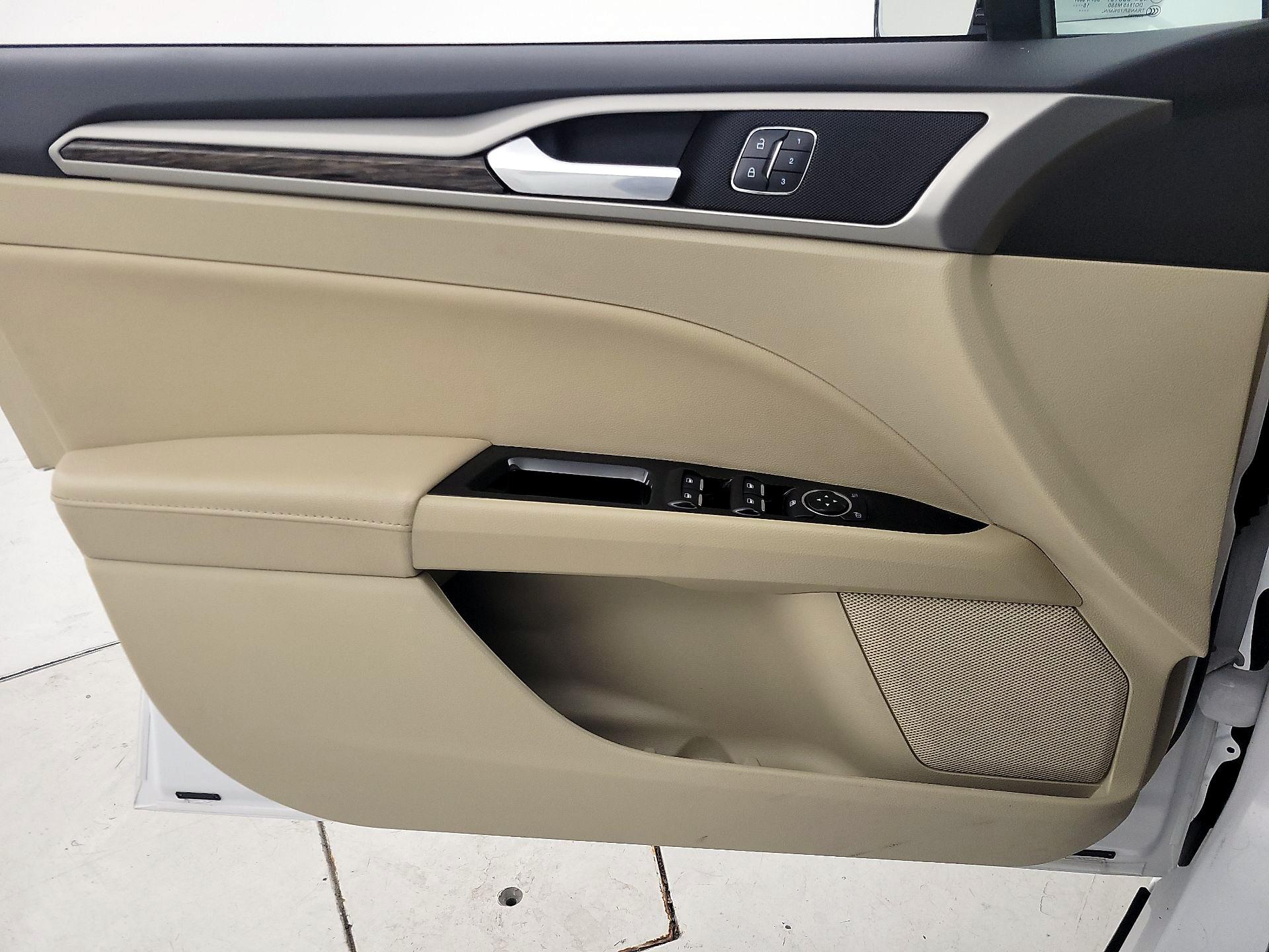 Thumbnail: 2016 Ford Fusion - 12